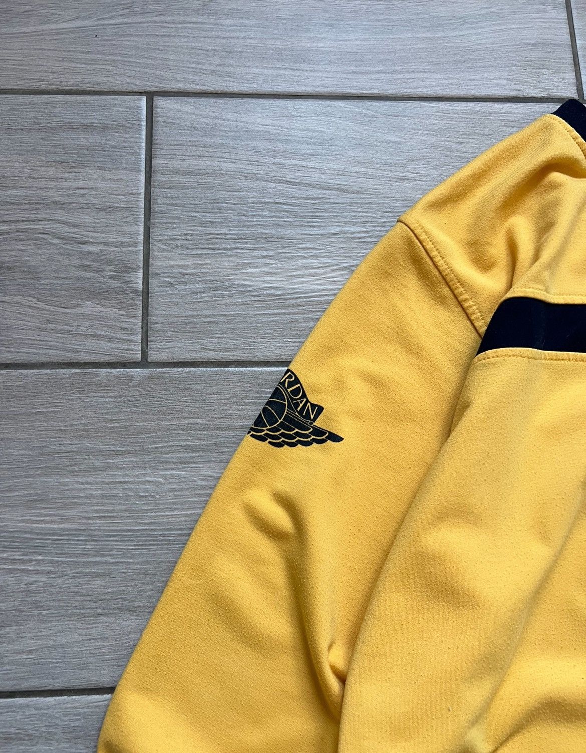 Jordan Brand Vintage Nike Air Jordan Longsleeve Mini Logo Y2K Size US L / EU 52-54 / 3 - 4 Thumbnail