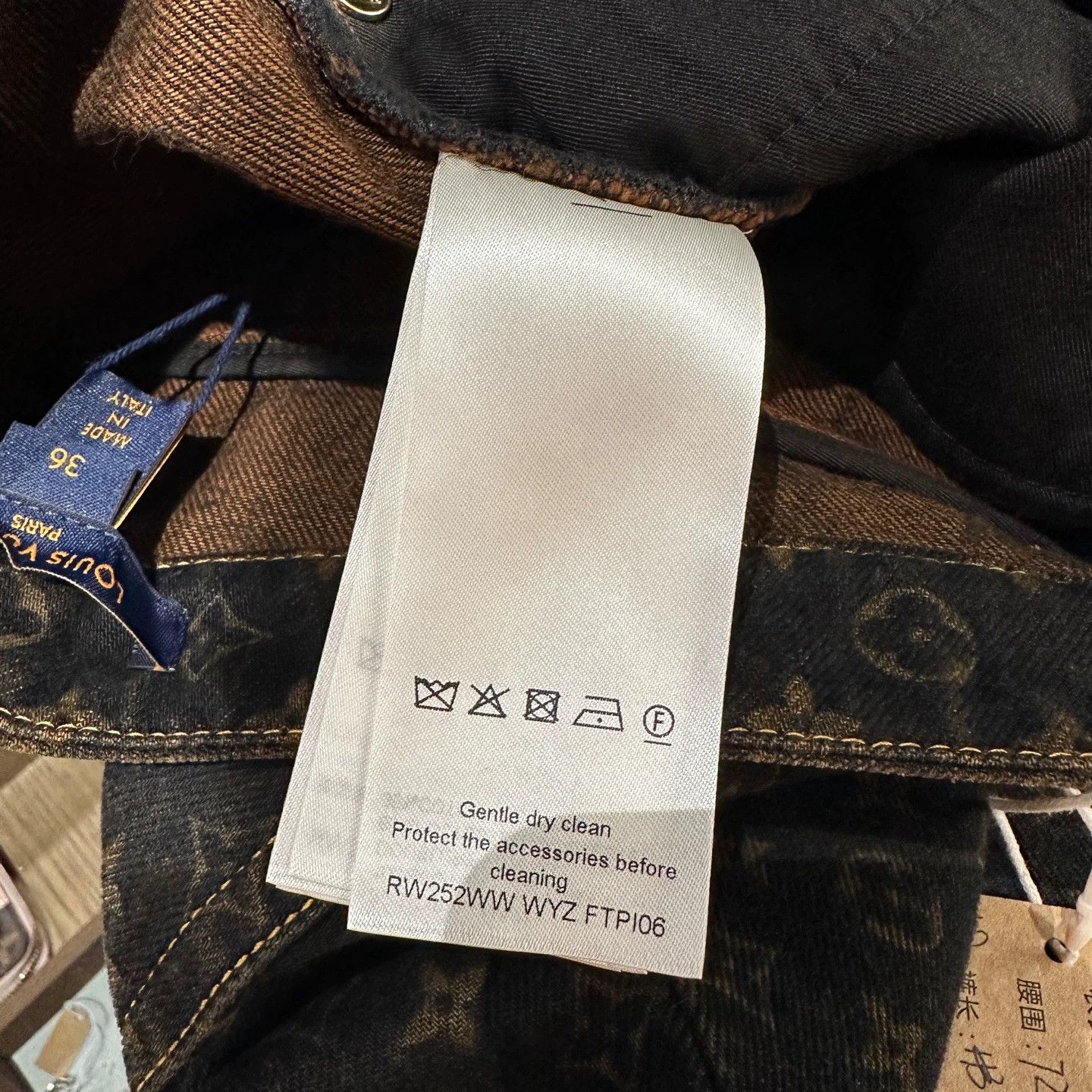 Louis Vuitton LV mar65 all over Monogram wide leg jeans 36 new Size 26" / US 2 / IT 38 - 4 Thumbnail