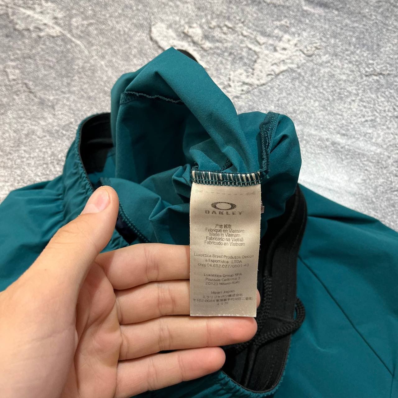 Oakley × Vintage Vintage Oakley Shorts Mini Logo Swimwear Surfing Style Y2K Size US 33 - 6 Thumbnail