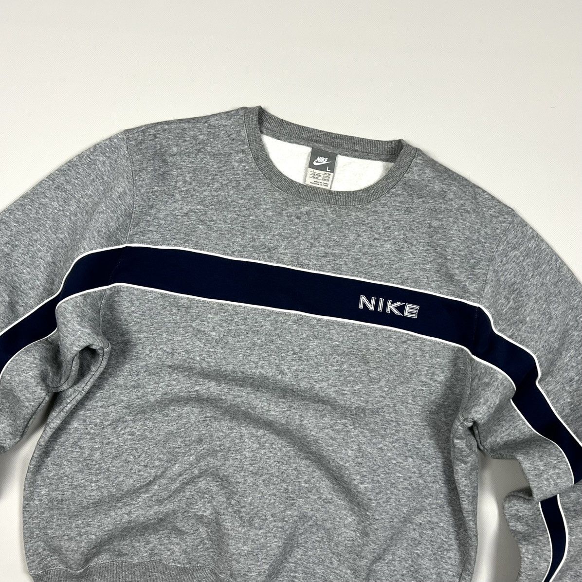 Nike × Vintage Vintage Nike Logo Cotton Grey Sweatshirt Y2k Men’s Size L Size US L / EU 52-54 / 3 - 2 Thumbnail