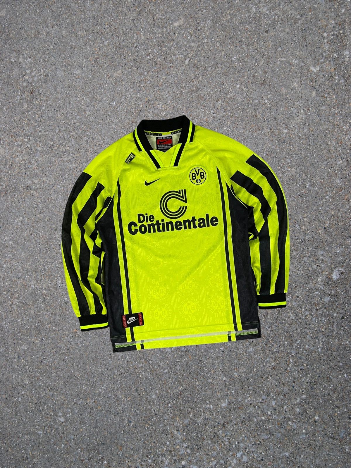 image of Vintage Nike Borussia Dortmund 1996/97 Home Jersey in Black/Green/Yellow, Men's (Size Small)