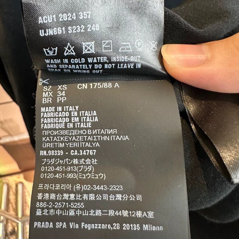 Prada Prada Black triangle short sleeves 2501-Nextarrow Size US XS / EU 42 / 0 - 4 Thumbnail