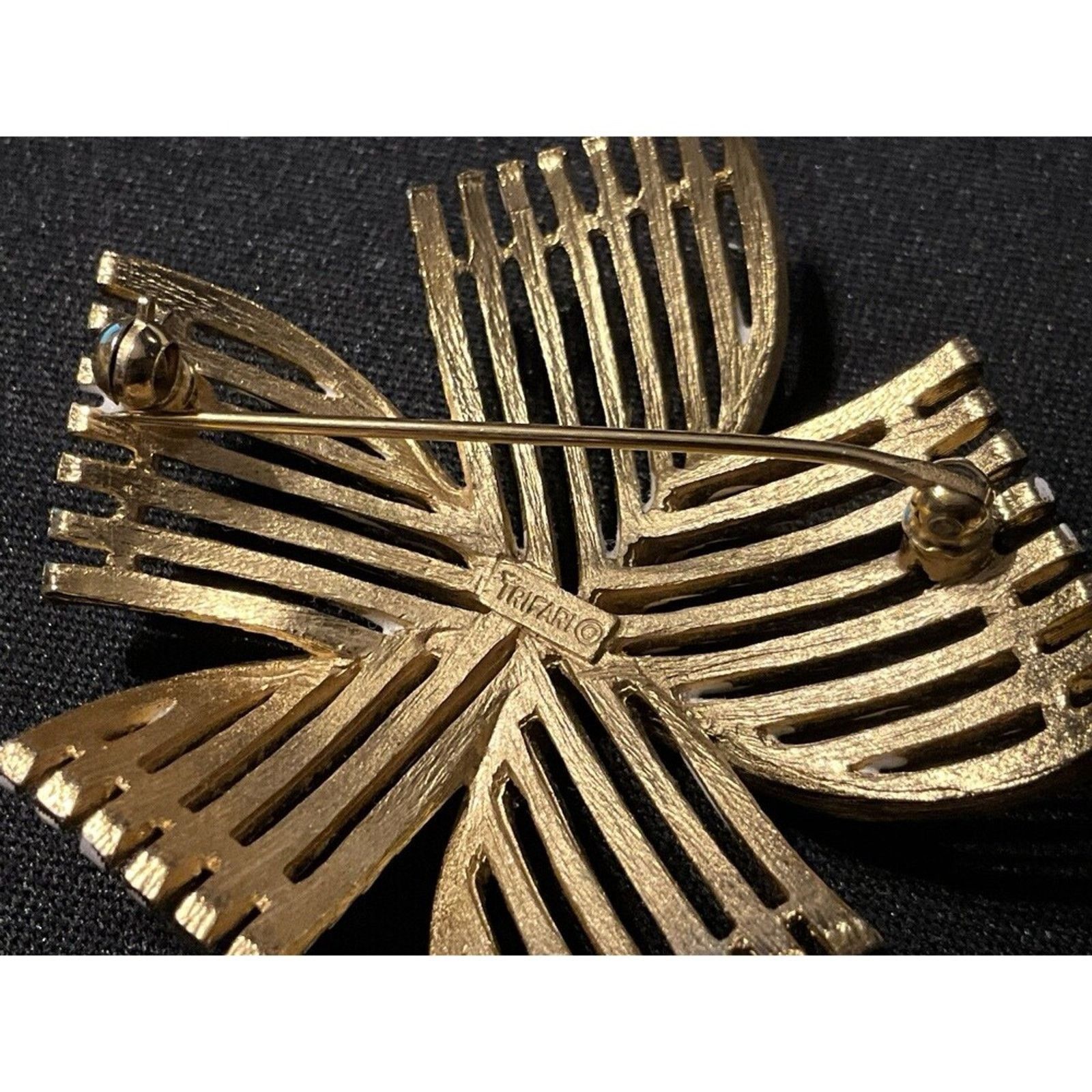 Other Crown Trifari Vintage Gold Tone White Enamel Windmill Brooch Size ONE SIZE - 5 Thumbnail