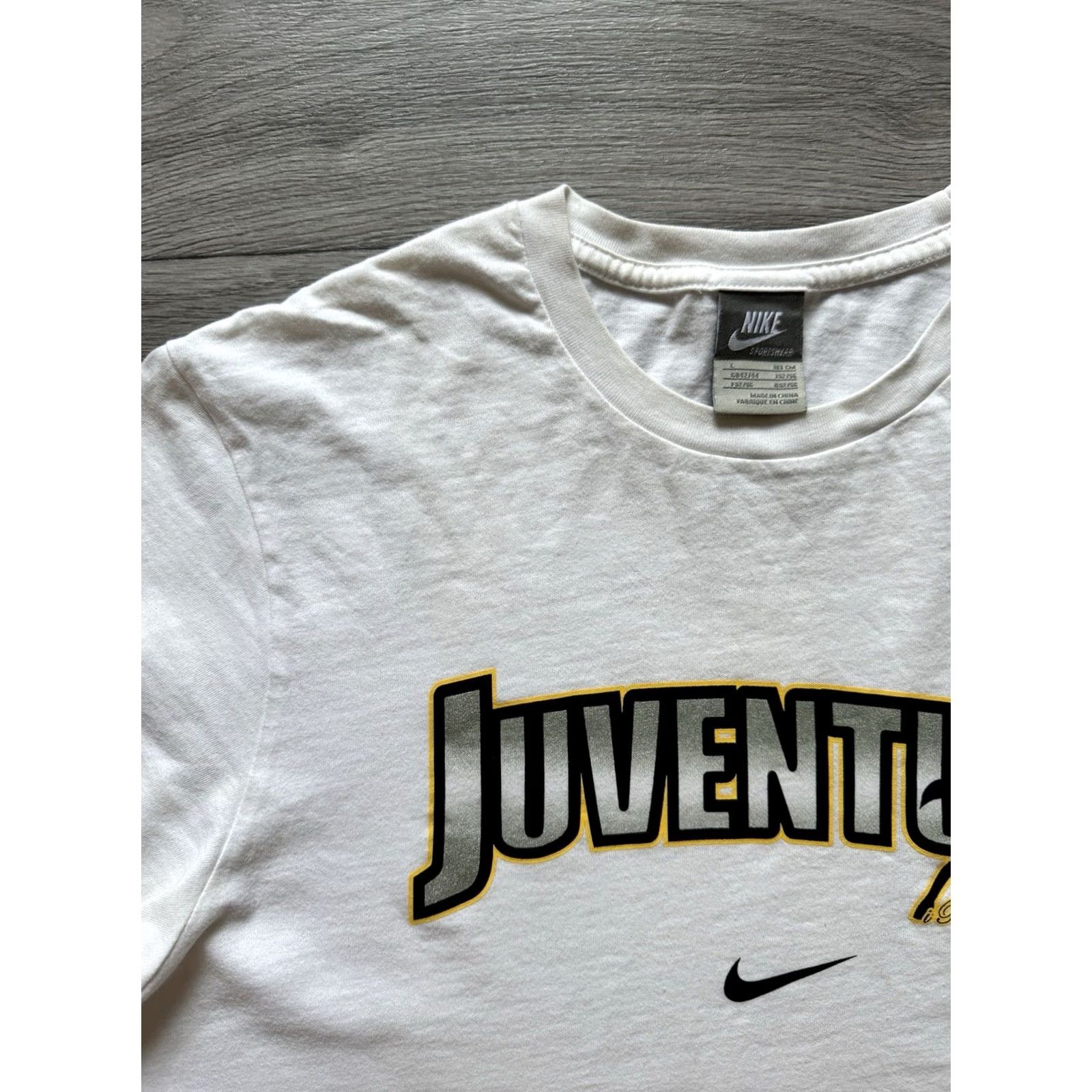 Nike VINTAGE Nike Graphic Tee Juventus White L Mens 2008-09 Zebra Merchandise Shirt T-Shirt Nike Mens L White 2008-09 Zebra Size US L / EU 52-54 / 3 - 5 Thumbnail