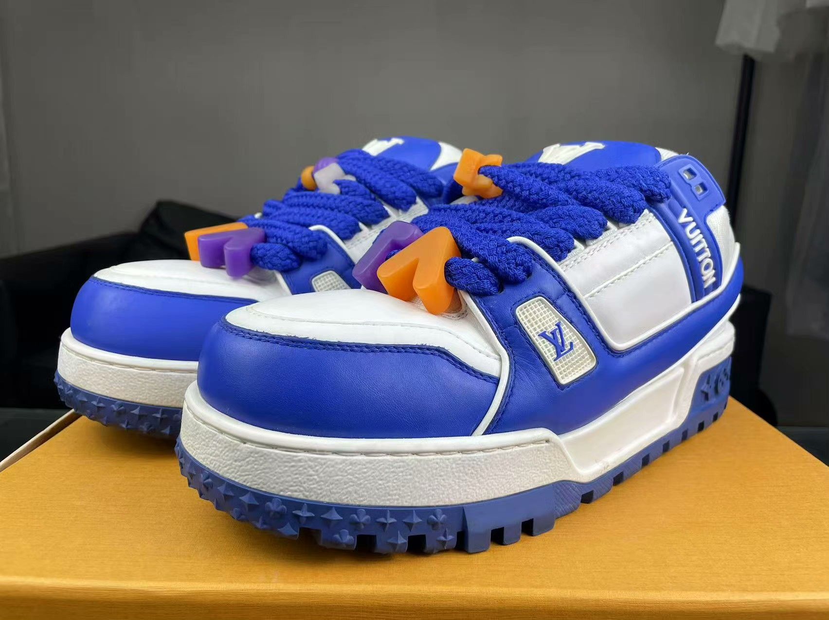 Louis Vuitton Louis Vuitton Training Blue Lowtop Sneakers 9 Men Size US 9 / EU 42 - 1 Thumbnail
