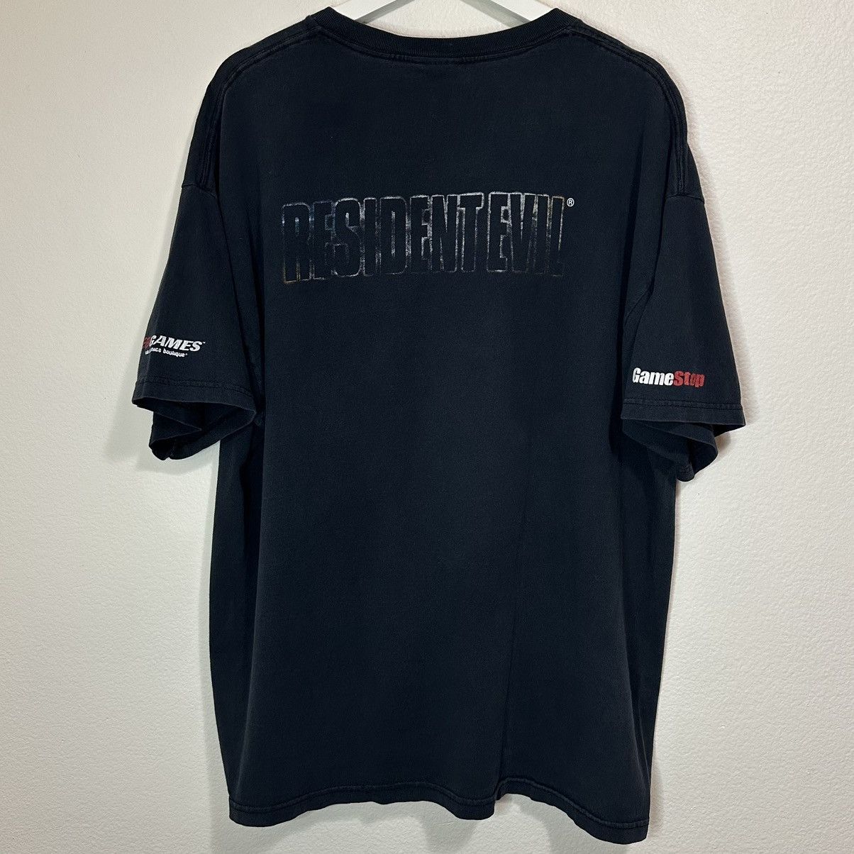 Rockstar Games Resident Evil Vintage Videogame T-shirt EB games Size US XL / EU 56 / 4 - 1 Thumbnail