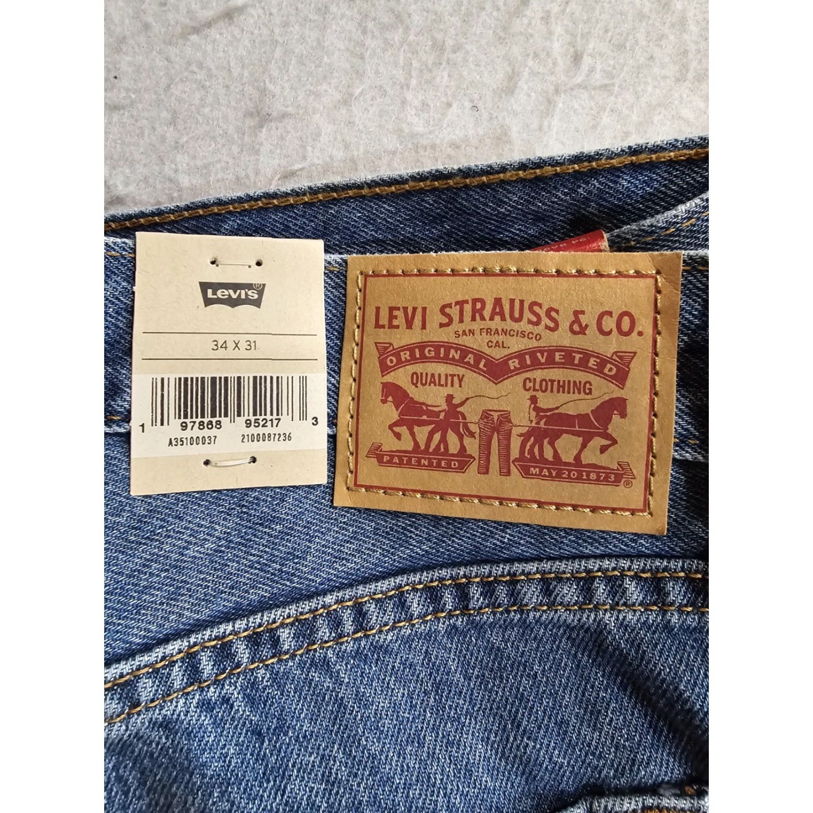 Levi's VINTAGE NWT Levi's 94 Baggy Straight Leg Mid Rise Women's 34x31 Jeans Size ONE SIZE - 3 Thumbnail