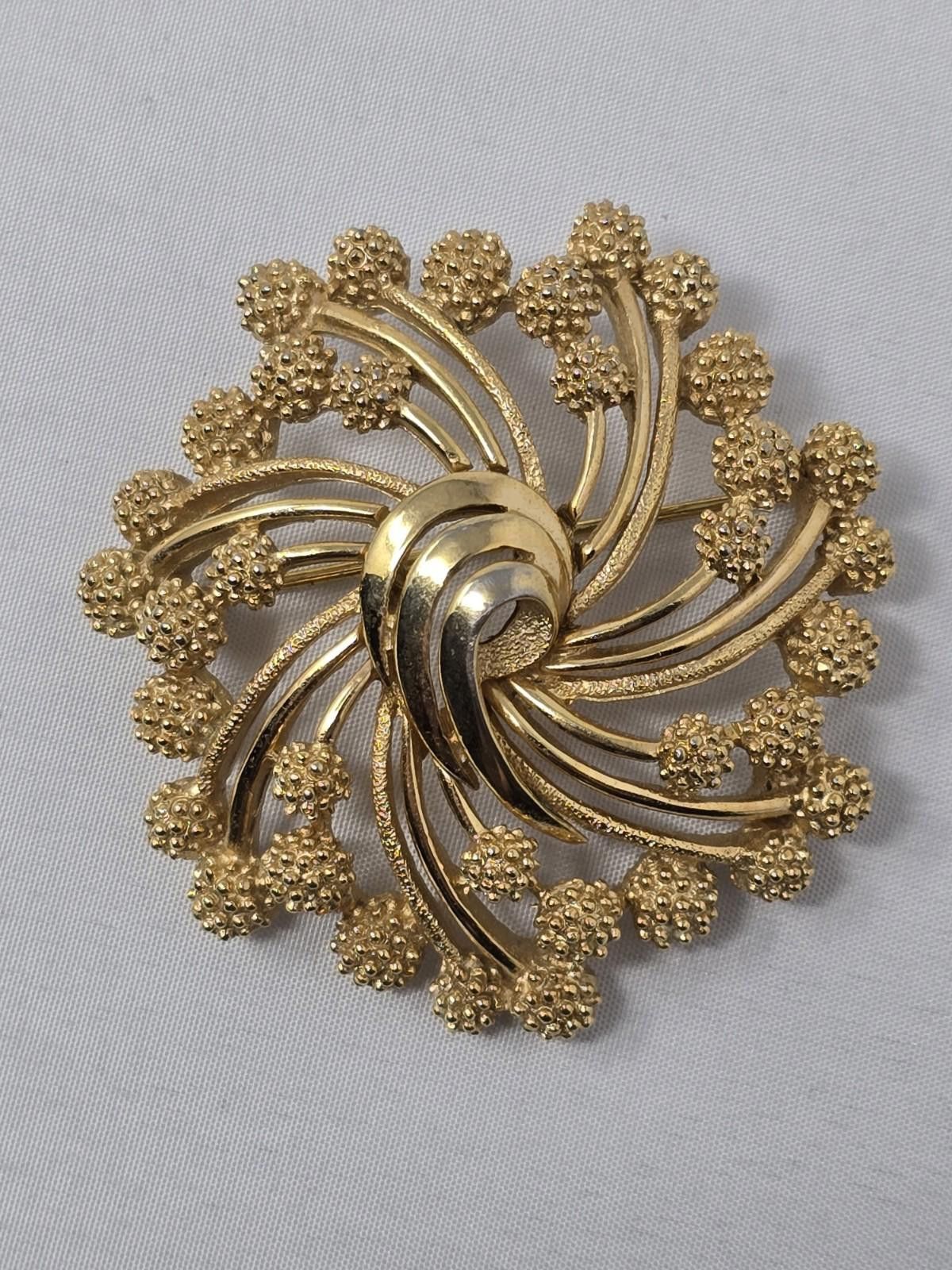 Other Vintage Trifari Goldtone Swirl Pin with Beaded Ball Edges Size ONE SIZE - 2 Thumbnail