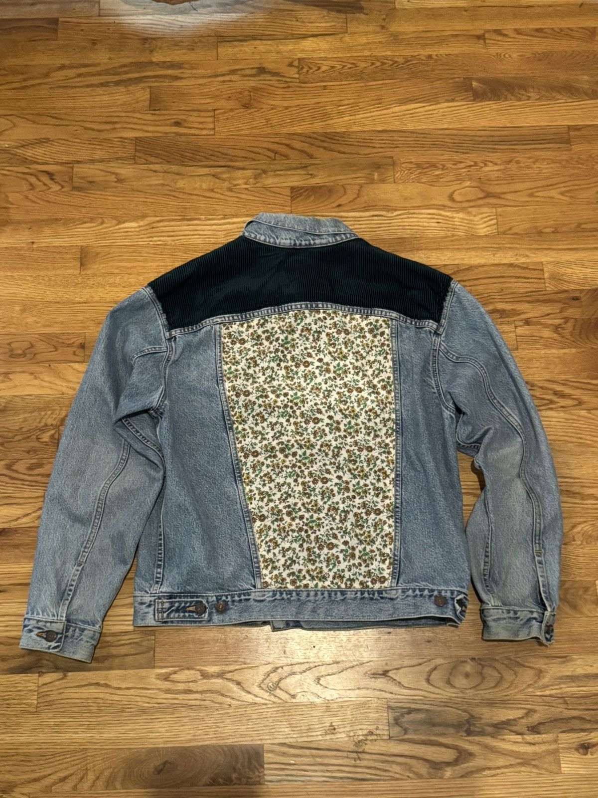 Levi's Vintage Custom Embroidered Levi's Denim Jacket '90s Size US L / EU 52-54 / 3 - 2 Thumbnail