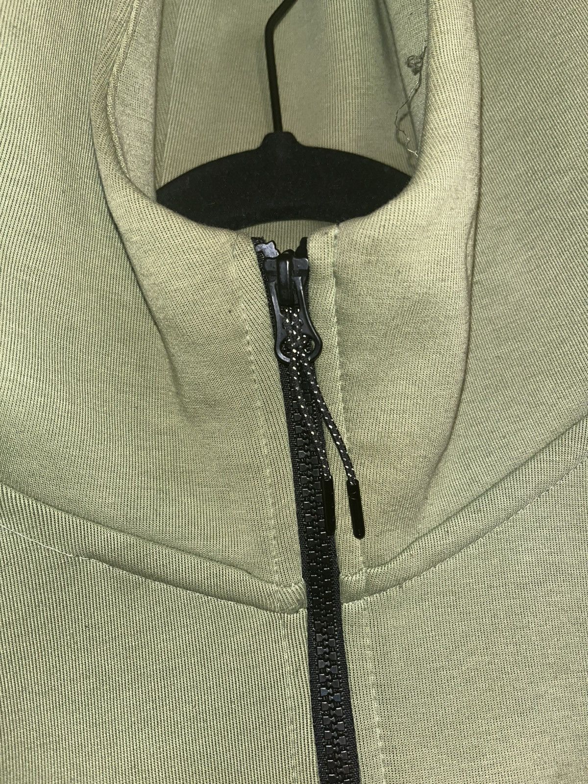Nike Nike tech top olive Size US L / EU 52-54 / 3 - 4 Thumbnail