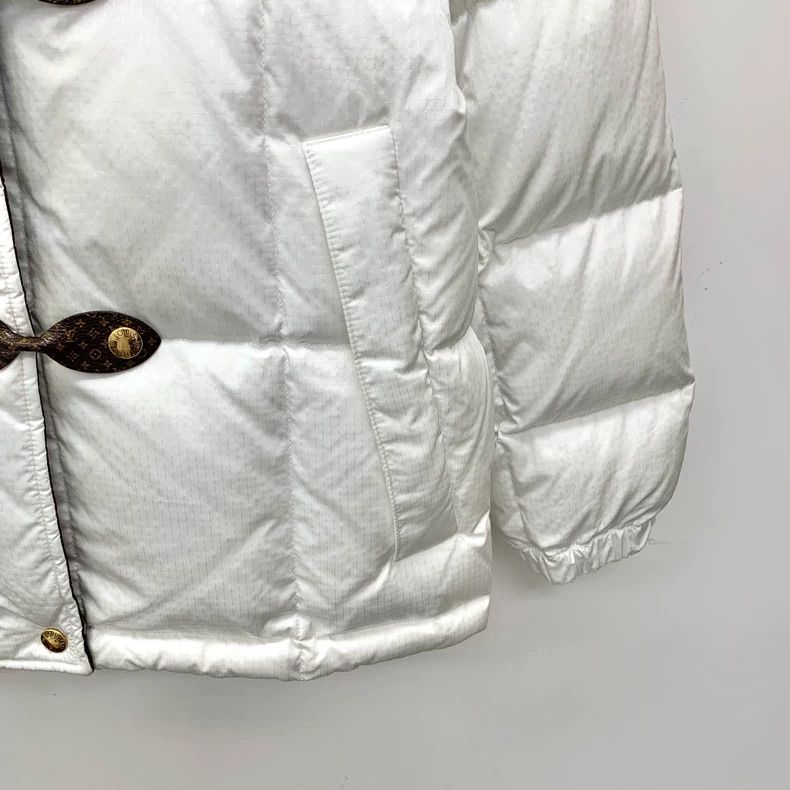 Louis Vuitton Louis Vuitton Long Sleeve Down Jacket with 22 White Lining Size XS / US 0-2 / IT 36-38 - 4 Thumbnail