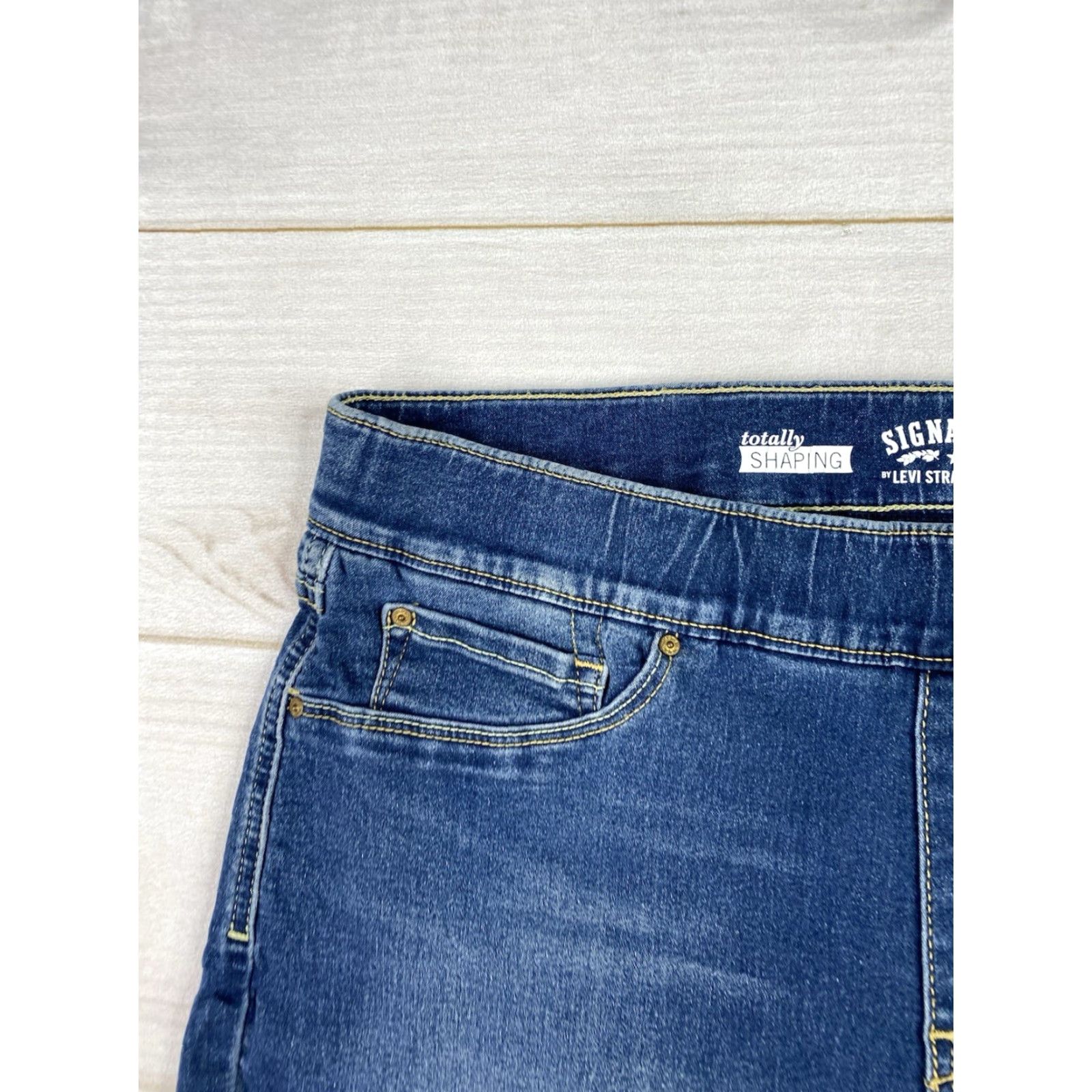 Levi's Levis Signature Jeans Womens 16S Shaping Pull On Super Skinny Stretch Blue Denim Casual Jeans 16 short Womens Levi's Signature Jeans Size 38" / US 16 / IT 52 - 2 Thumbnail