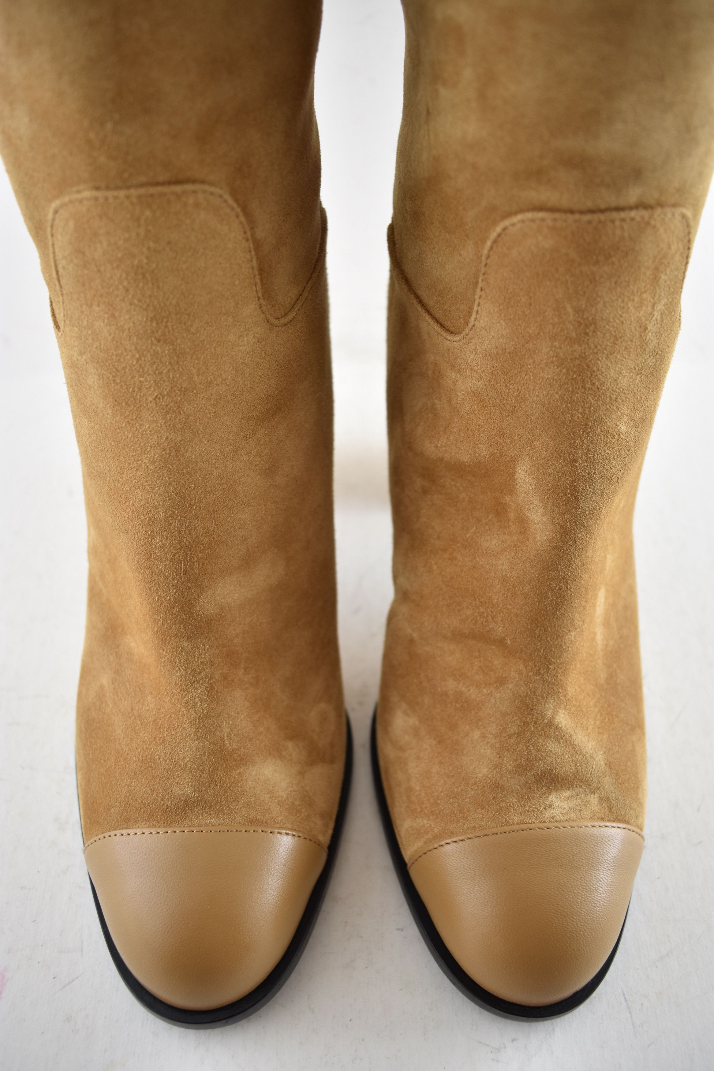 Chanel Chanel 23B Beige Quilted CC Logo Knee High Heel Boots 39 Size US 9 / IT 39 - 7 Thumbnail