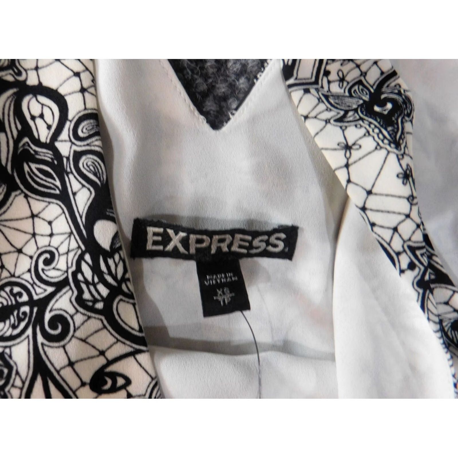 Express Express Blouse Shirt Women XS Gray Floral V-Neck Pullover Casual Polyester Rayon Size XS / US 0-2 / IT 36-38 - 5 Thumbnail