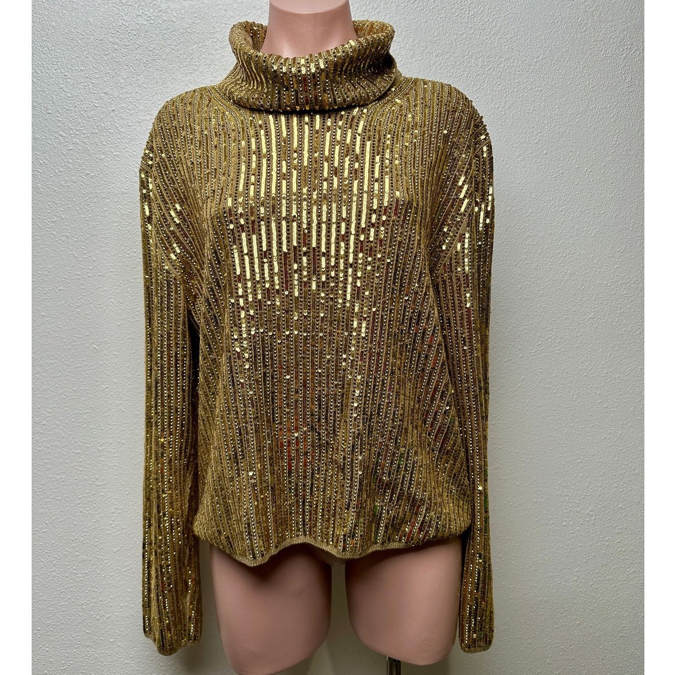 Gucci Gucci Sweater Gold Womens US M Sequin Turtleneck Size M / US 6-8 / IT 42-44 - 1 Thumbnail