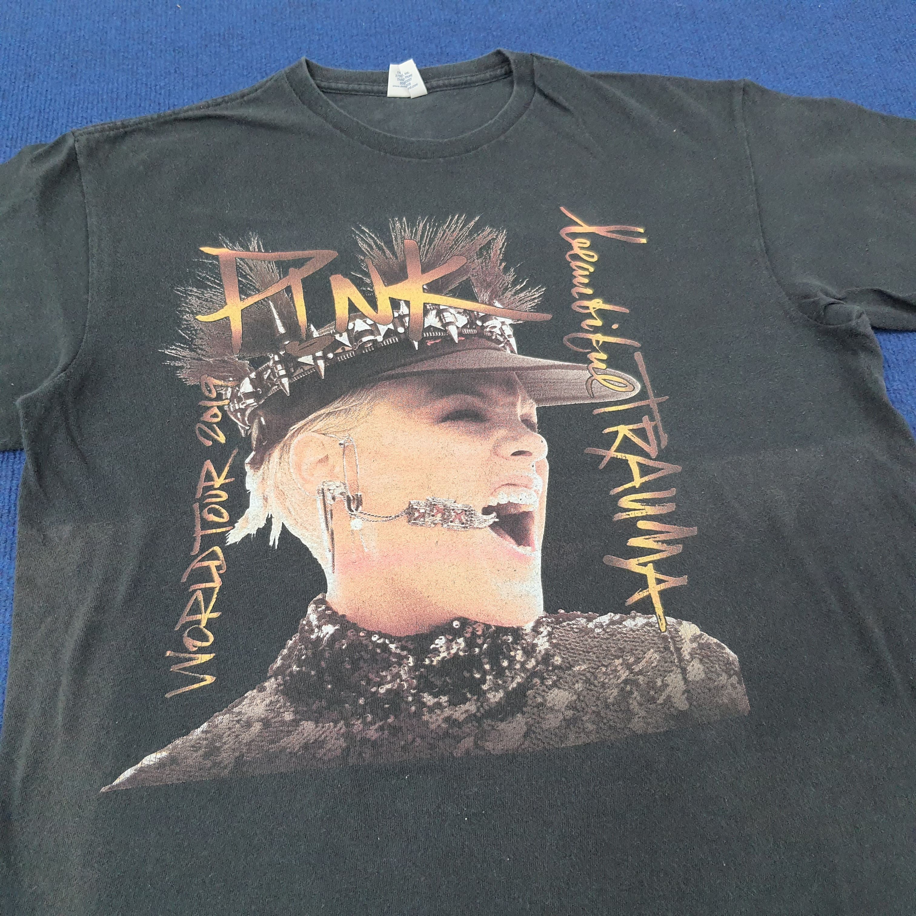 Band Tees × Vintage Vintage Pink World Tour 2019 Tshirt C219N16 Size US L / EU 52-54 / 3 - 2 Thumbnail
