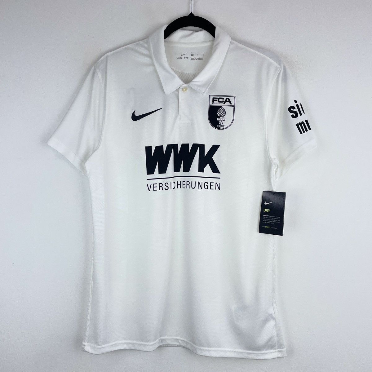 Nike FC Augsburg Home Nike Men’s Jersey Shirt 2020/2021 size M Size US M / EU 48-50 / 2 - 1 Thumbnail