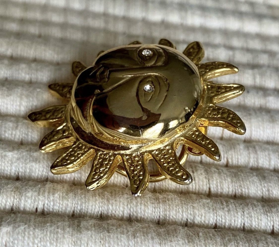 Other VINTAGE TEXTURED GOLD SUN FACE BROOCH PIN WITH DIAMOND EYES Size ONE SIZE - 12 Thumbnail