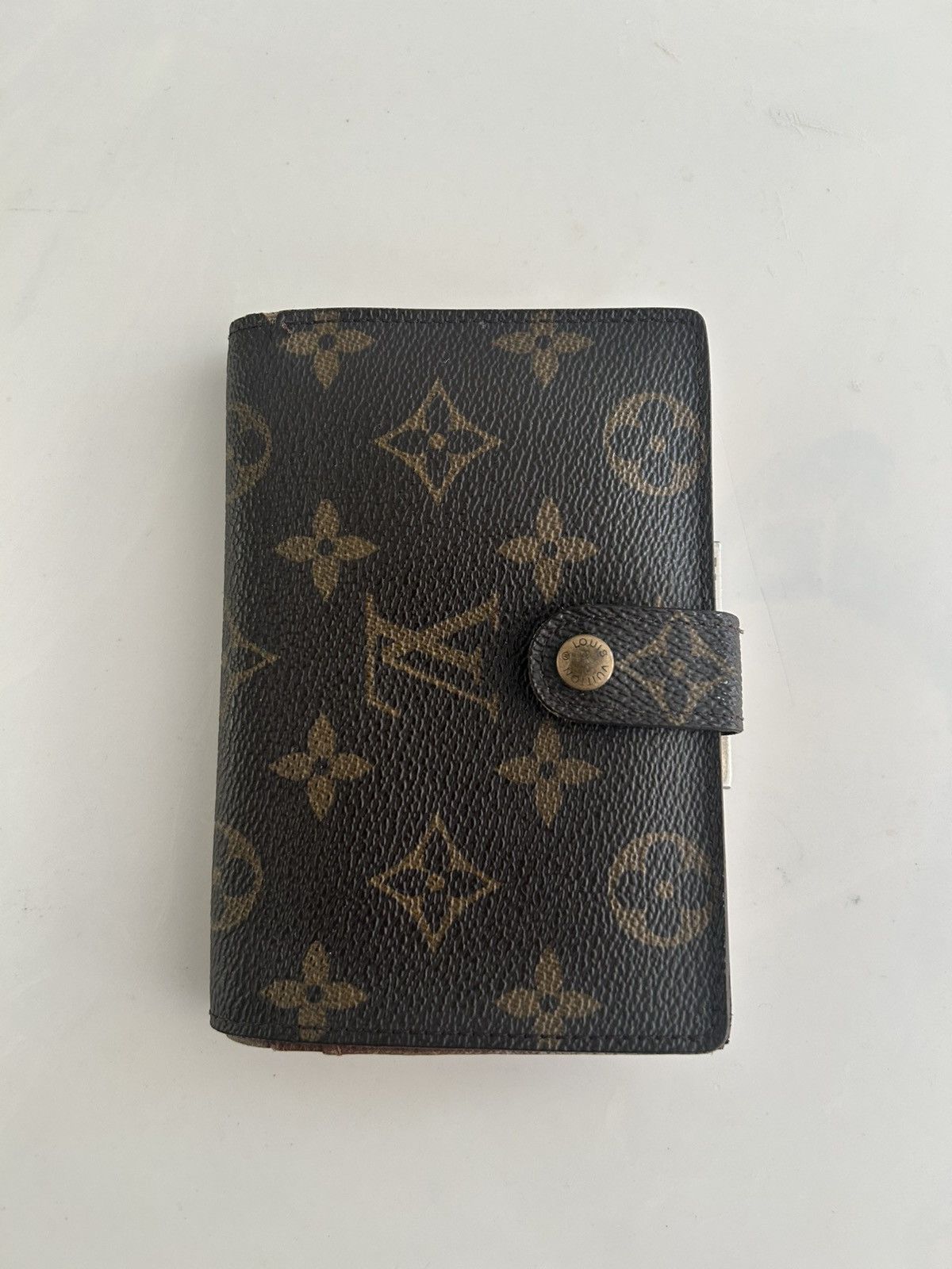 Louis Vuitton Monogram Leather Wallet Gold Clasp Size ONE SIZE - 1 Thumbnail