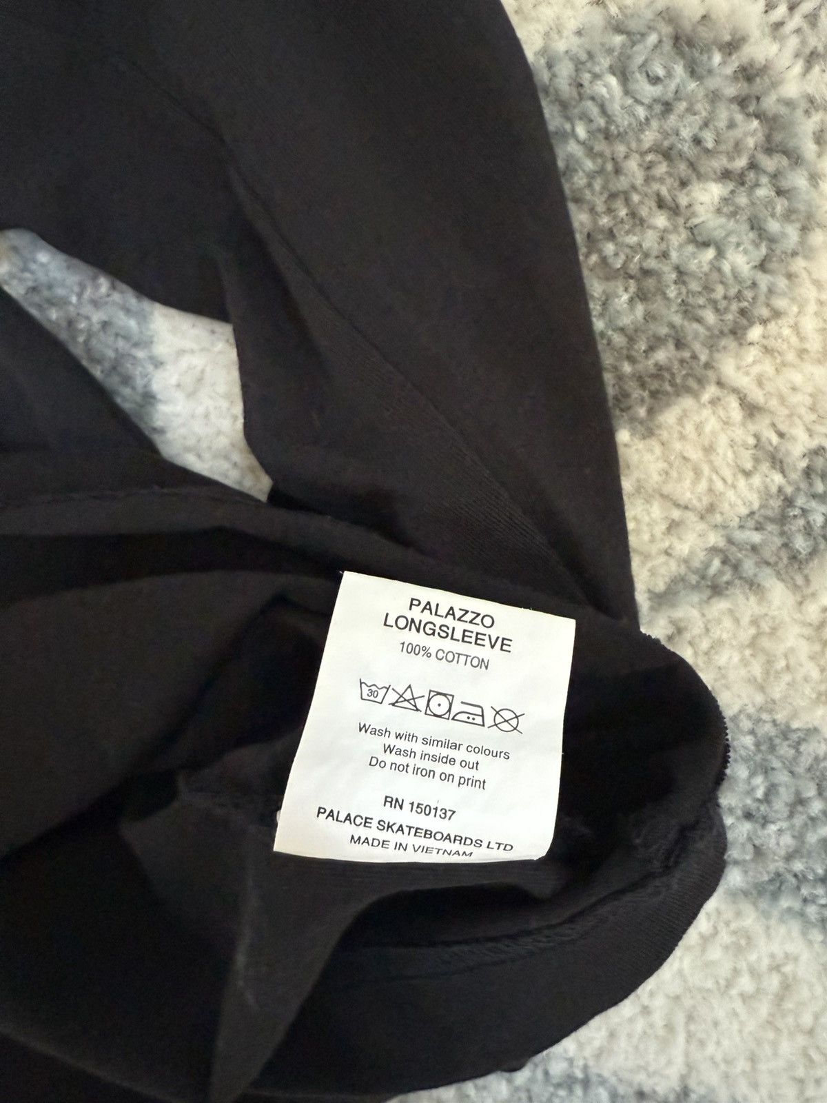 Palace Palazzo long sleeve Size US M / EU 48-50 / 2 - 5 Thumbnail