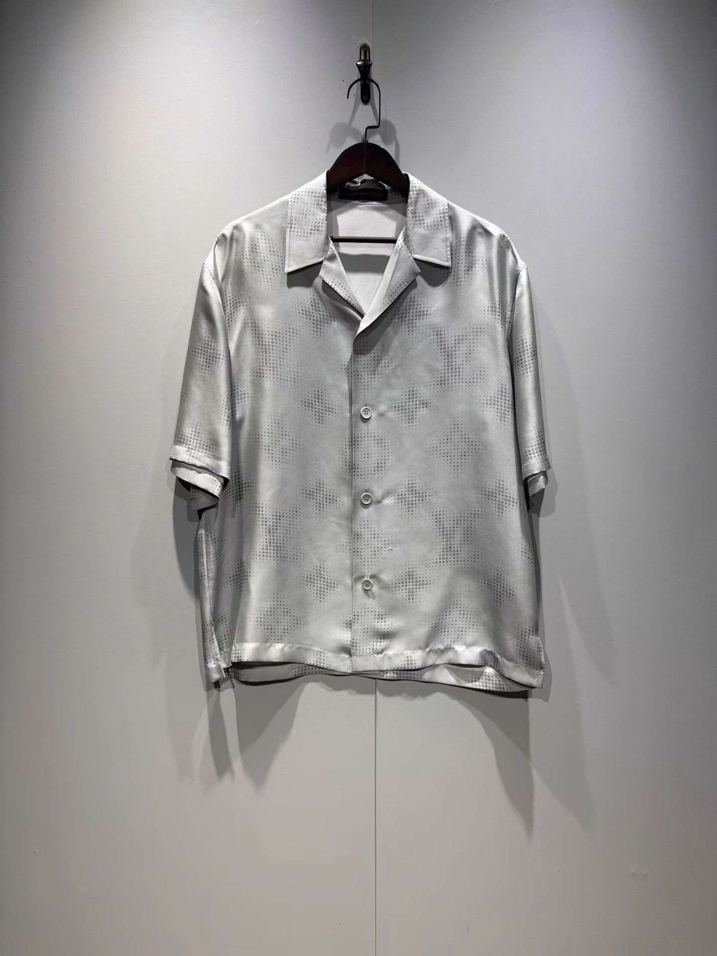 Louis Vuitton Louis Vuitton Monogram Mosaic Silk Short Sleeve Shirt K36 Size US S / EU 44-46 / 1 - 1 Thumbnail