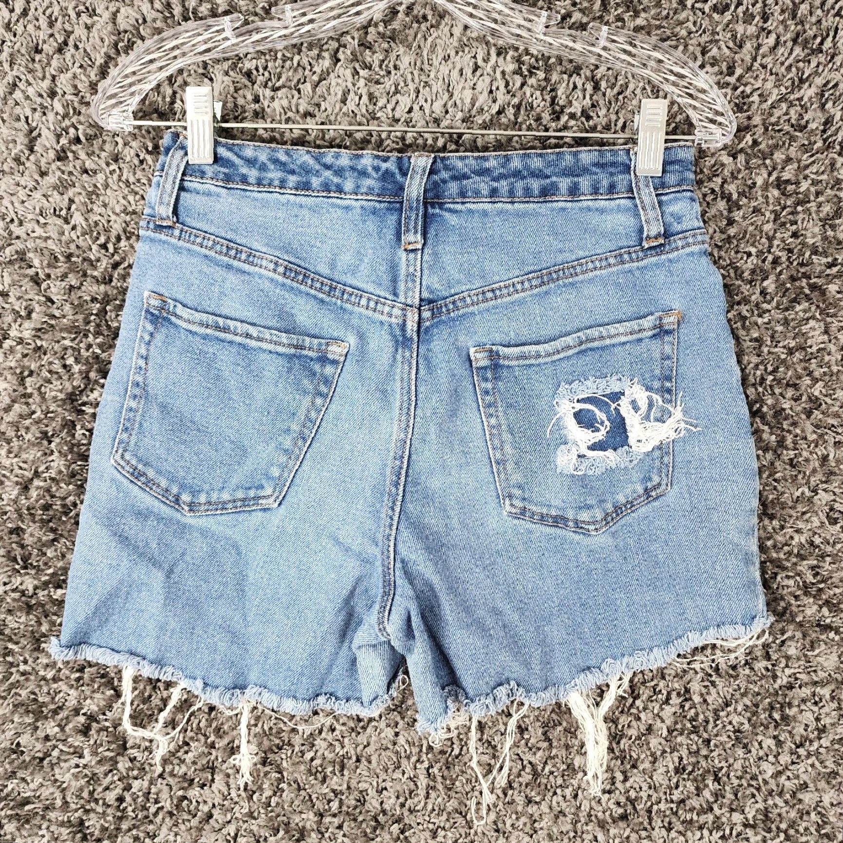 Vintage VINTAGE? No. Wild Fable Women’s Distressed High Rise Mom Cut-Off Jean Shorts Size 4 Blue 27" Waist Womens Size 27" / US 4 / IT 40 - 4 Thumbnail