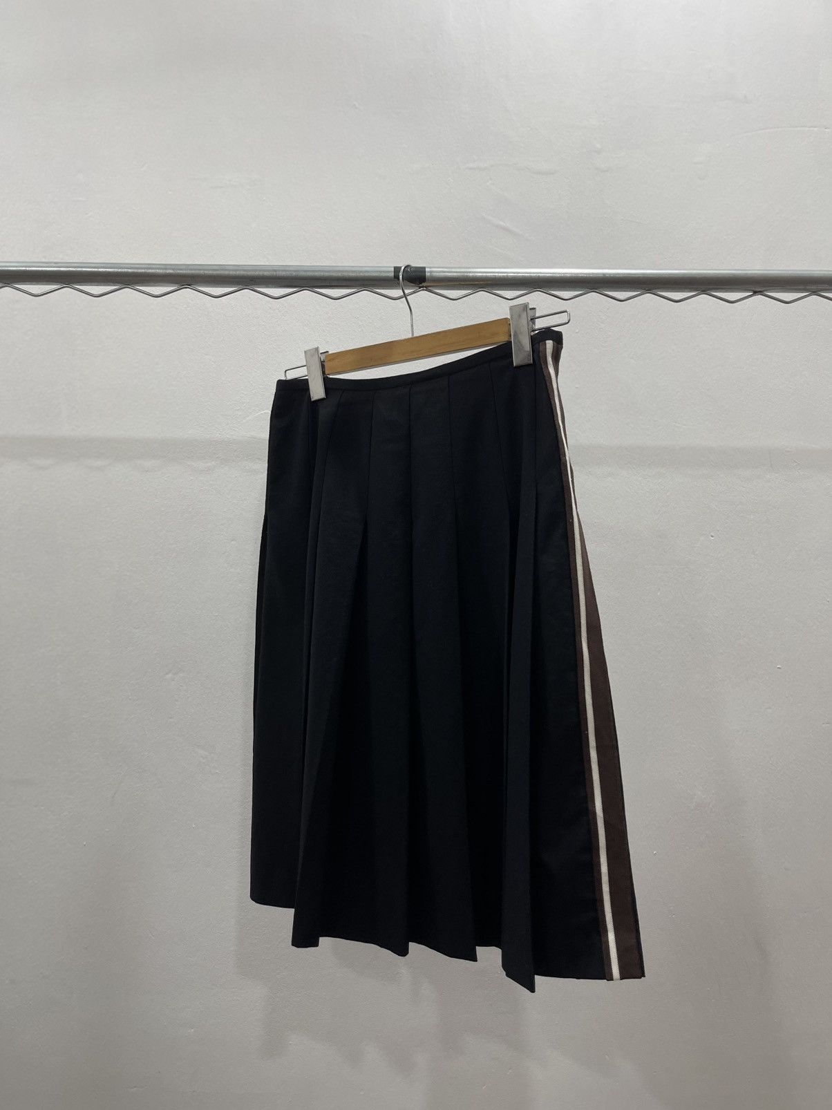 Comme des Garcons Robe de Chambre Comme des Garcons Black Wool Pleated Skrit Size 28" / US 6 / IT 42 - 2 Thumbnail