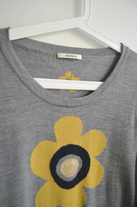 Other Devernois 100% premium wool sweater, unique wool flower Size S / US 4 / IT 40 - 5 Thumbnail
