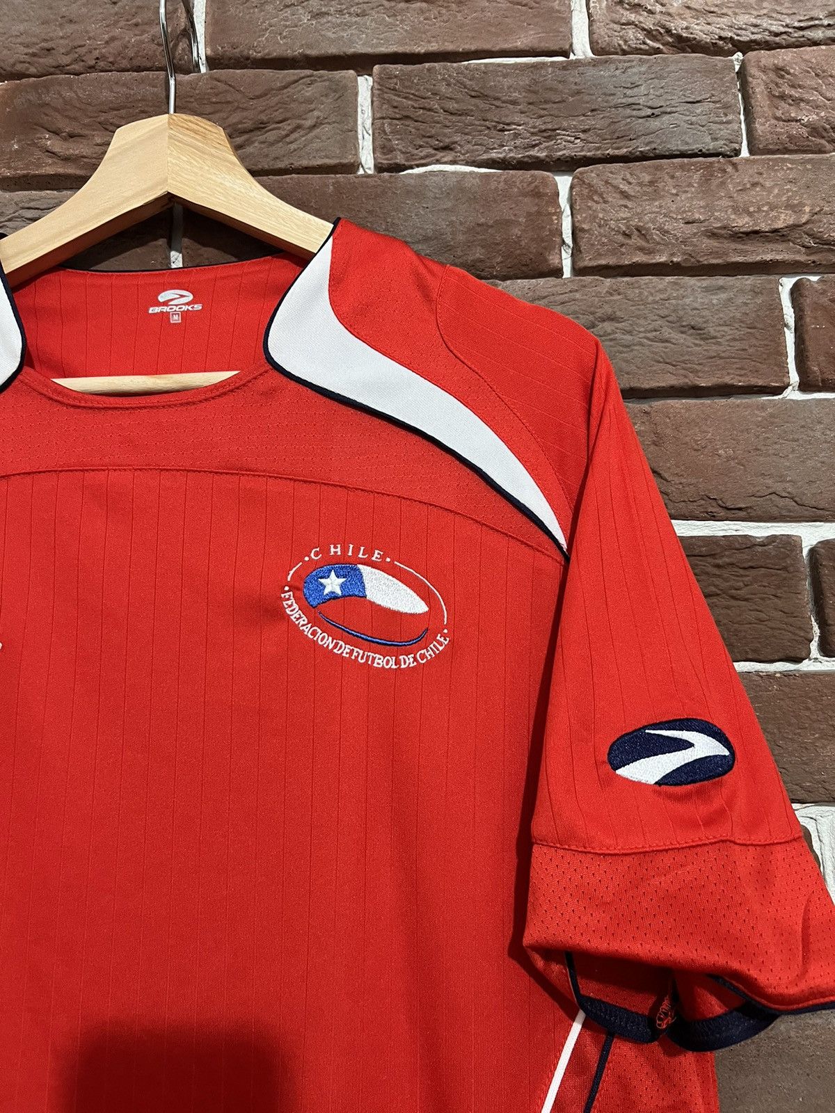 Brooks Rare 00s Brooks Chile 2007/08 Soccer Jersey Football Fifa Size US M / EU 48-50 / 2 - 3 Thumbnail