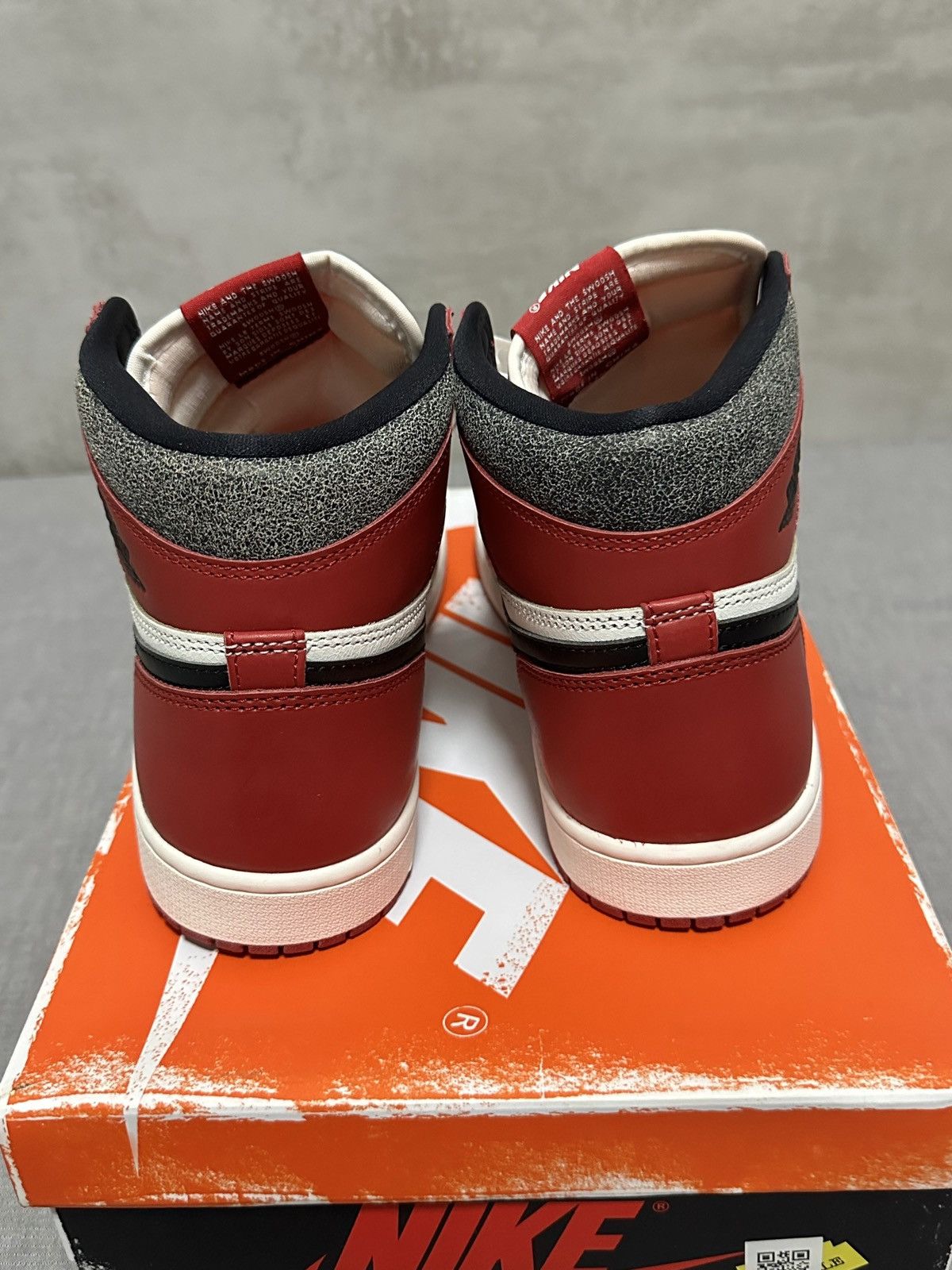Jordan Brand × Nike Jordan 1 Retro High OG Chicago Lost and Found size 9.5 Size US 9.5 / EU 42-43 - 2 Thumbnail