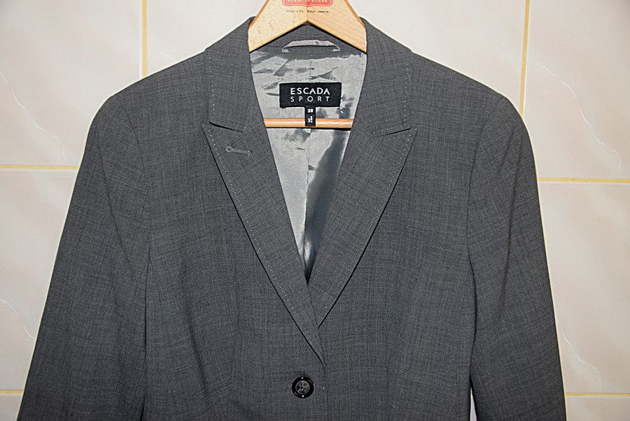 Escada Sport ESCADA*WEŁNA*M Size M / US 6-8 / IT 42-44 - 2 Thumbnail