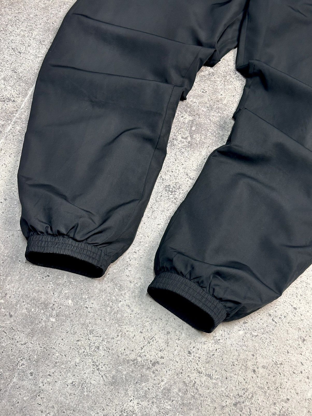 Nike Nike swoosh joggers black track pants y2k hype streetwear Size US 32 / EU 48 - 7 Thumbnail