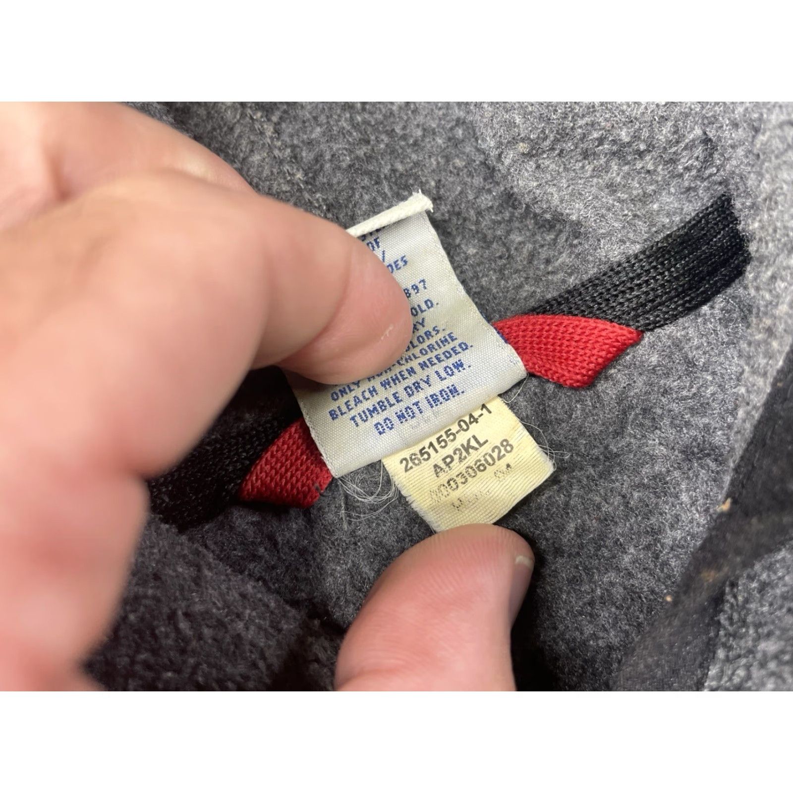Old Navy VINTAGE Old Navy Hoodie Sweatshirt Gray Fleece Embroidered Size Large Mens Crew Neck Long Sleeve Hooded Pockets 80s 90s Size US L / EU 52-54 / 3 - 6 Thumbnail