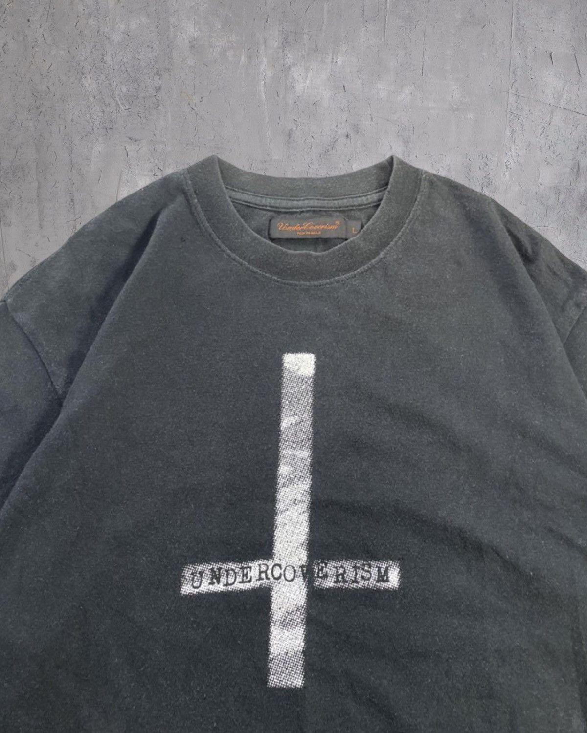 Undercover Undercover upside down cross T-shirt Size US L / EU 52-54 / 3 - 3 Thumbnail