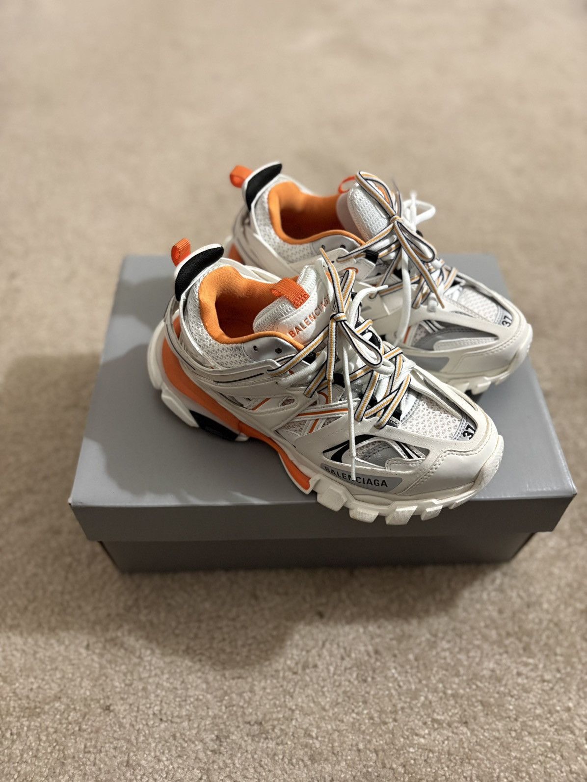 Balenciaga White and orange balenciagas Size US 7 / IT 37 - 2 Thumbnail