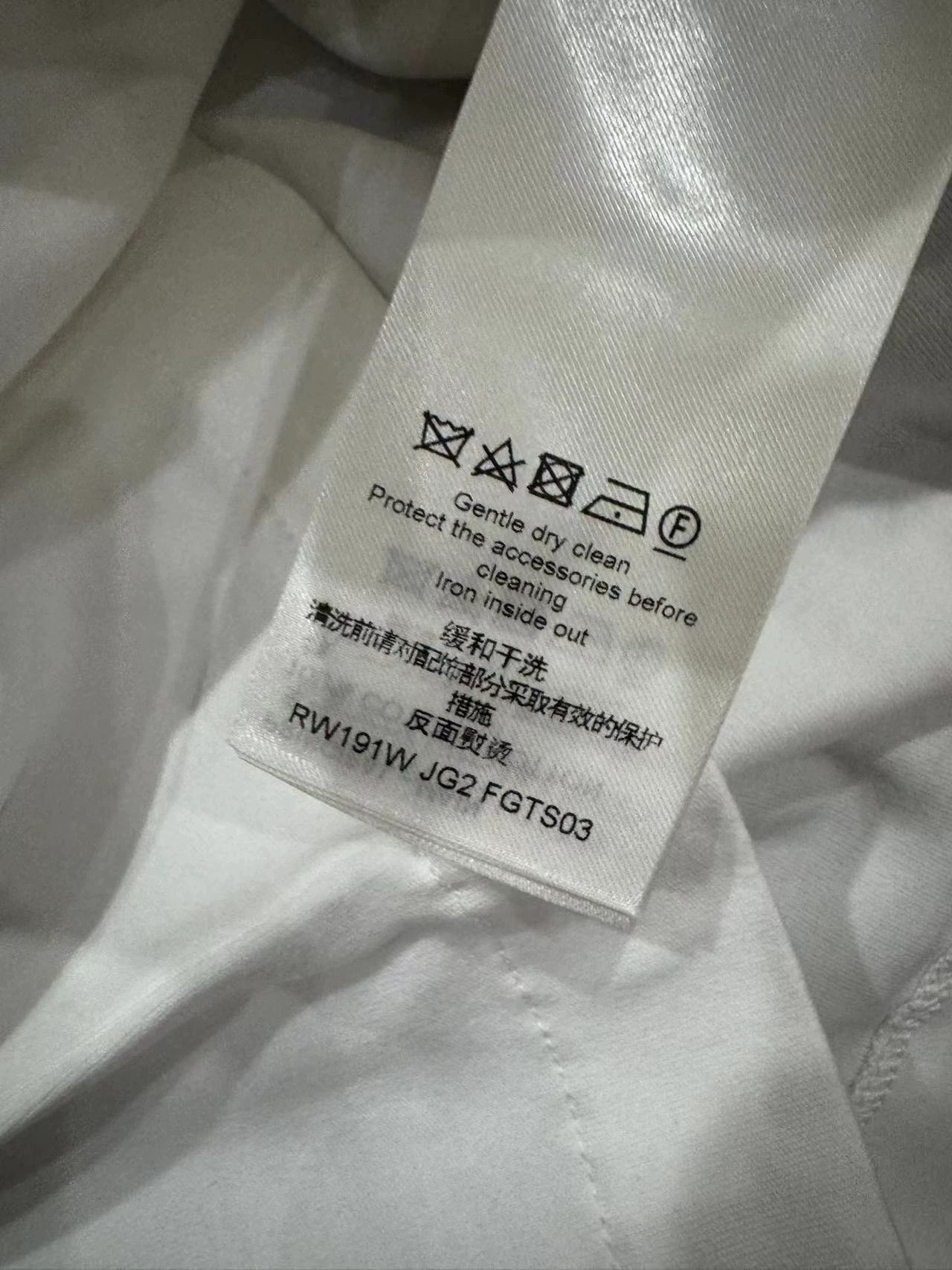 Louis Vuitton LV New Short Sleeve T-Shirt Size XS / US 0-2 / IT 36-38 - 3 Thumbnail