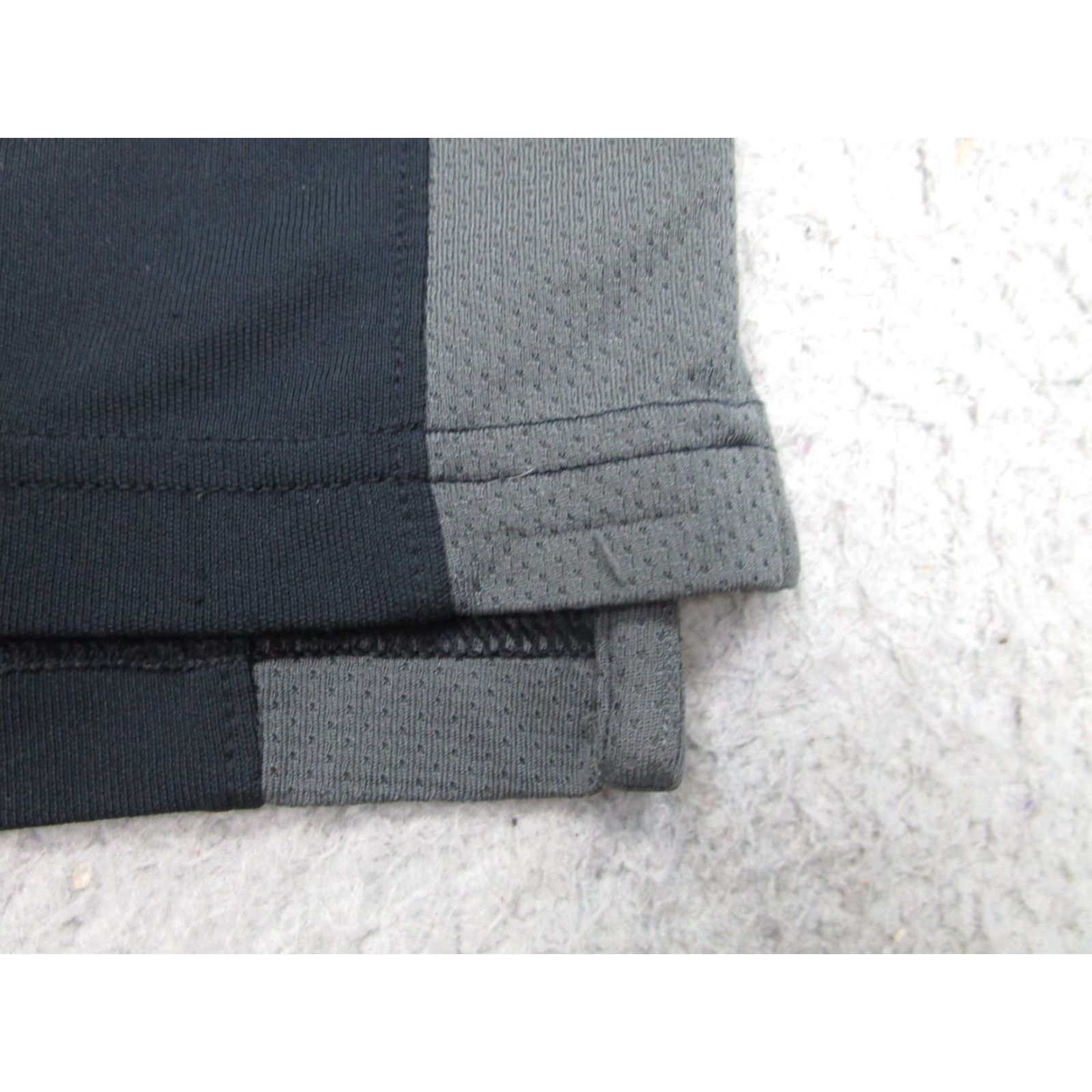 Under Armour Under Armour Polo Shirt Mens XL Gray Black Golf Moorpark Country Club FLAWS Size US XL / EU 56 / 4 - 7 Thumbnail