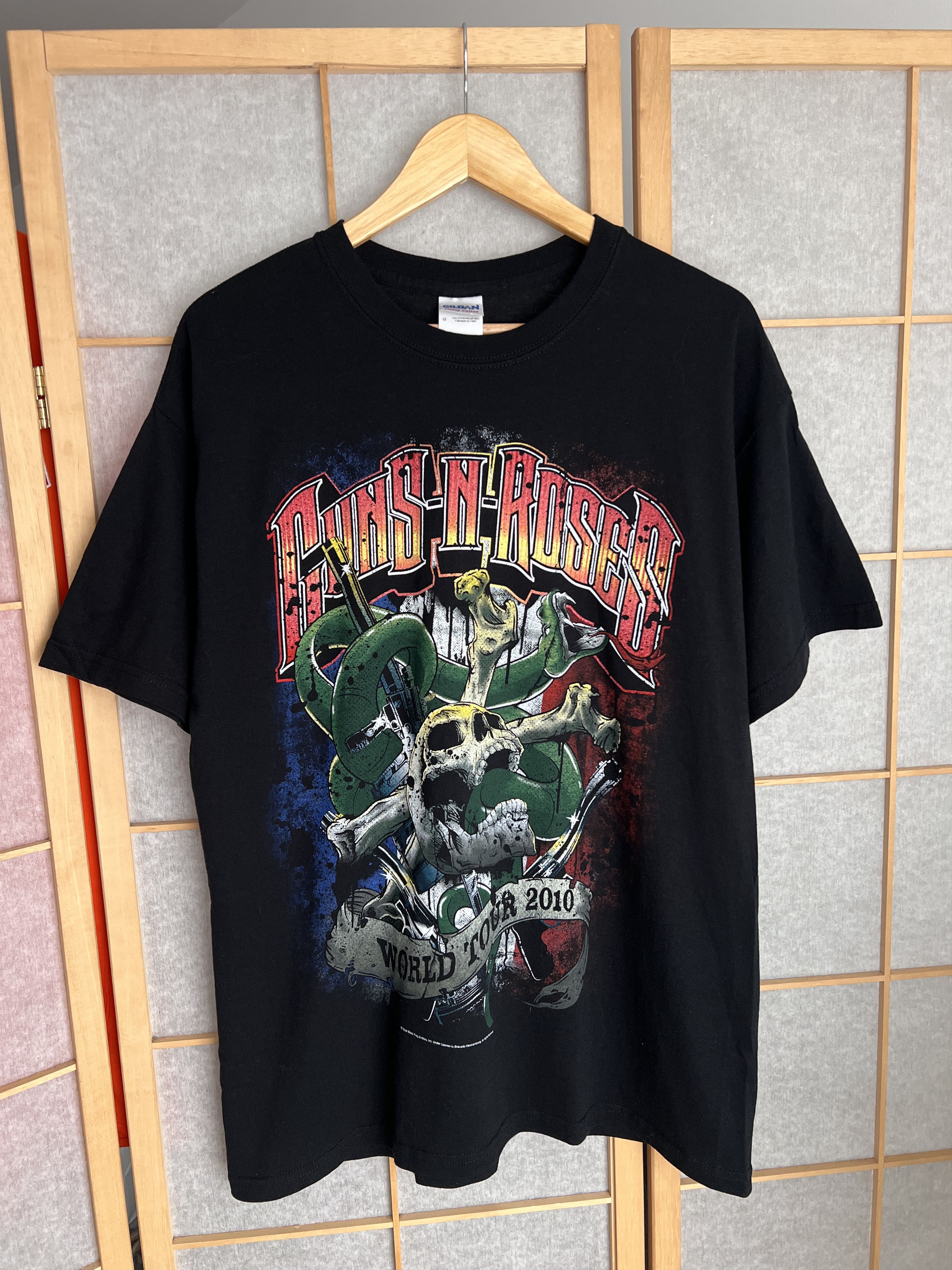 Guns N' Roses Guns N Roses France Tour 2010 VTG t shirt European world tee Size US L / EU 52-54 / 3 - 1 Thumbnail