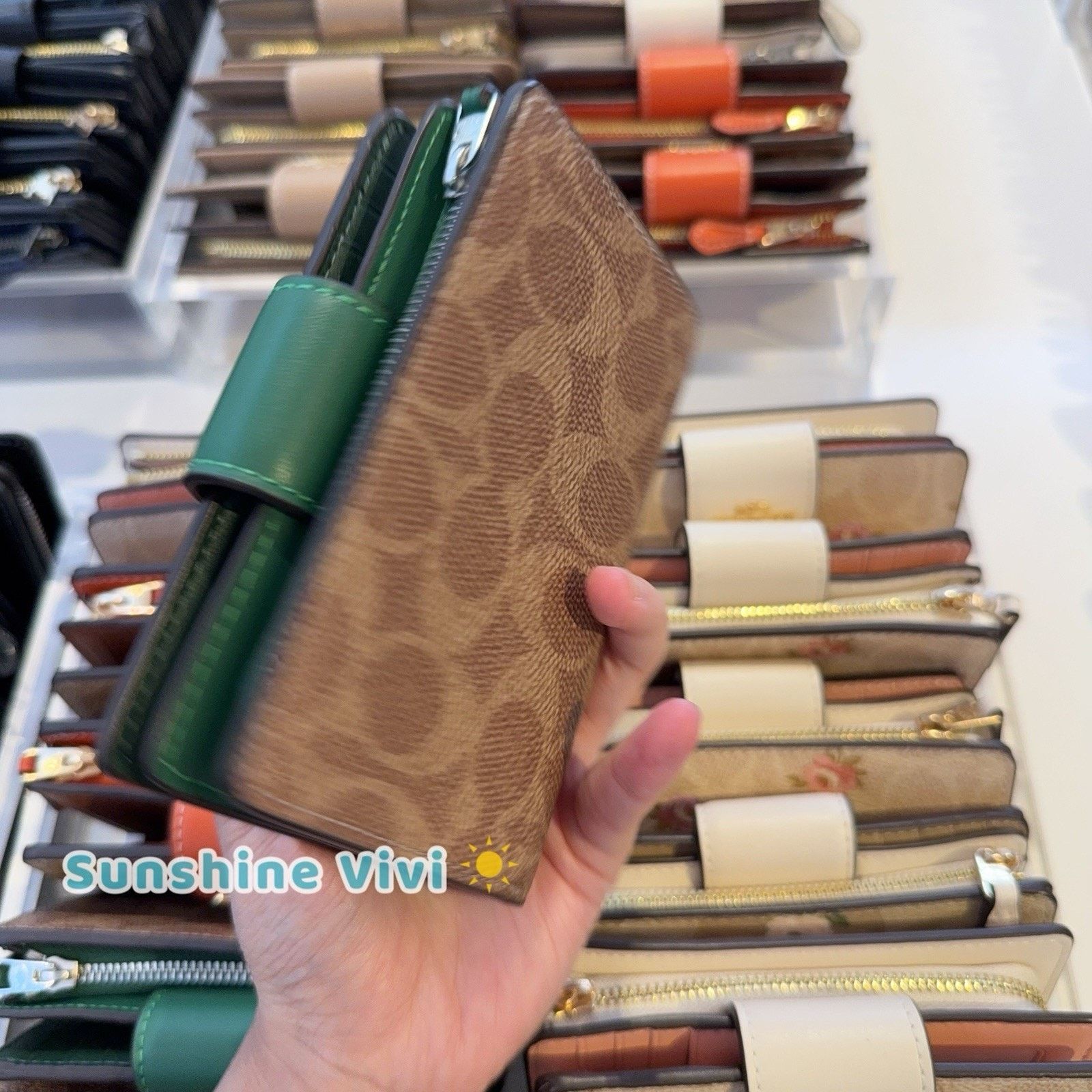 Coach NWT Coach Medium Corner Zip Wallet CW786 Tan/Shamrock Size ONE SIZE - 3 Thumbnail