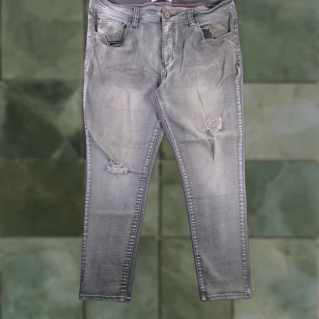 Vintage VINTAGE Indigo Wisdom Jeans Unisex Adults Regular Medium Distressed Black Denim 80s 90s Grunge Slim Tapered Ripped Size US 36 / EU 52 - 1 Thumbnail