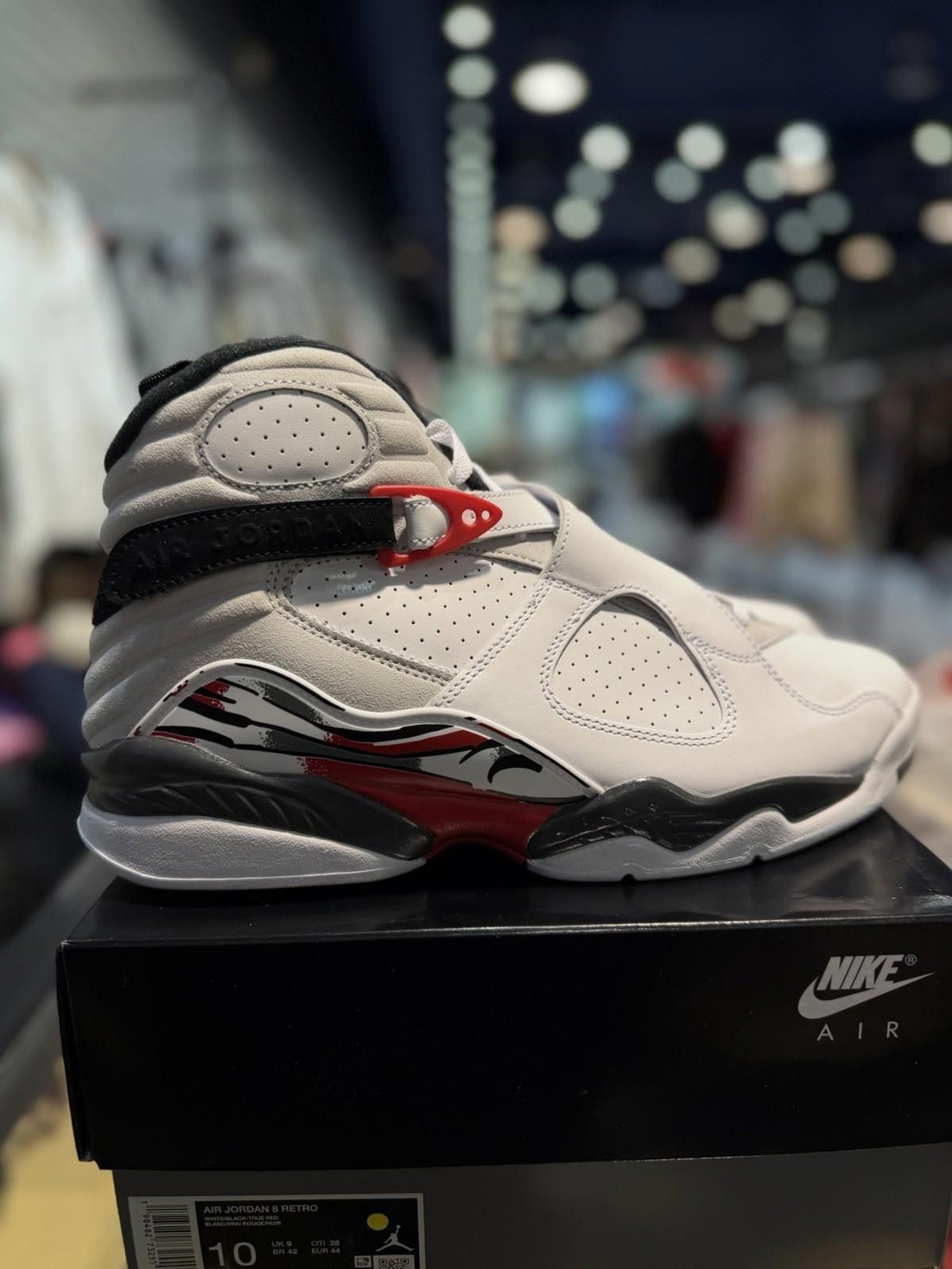 Jordan Brand Nike Air Jordan 8 Retro ‘Bugs Bunny’ (305381-100) 10 New Size US 10 / EU 43 - 2 Thumbnail