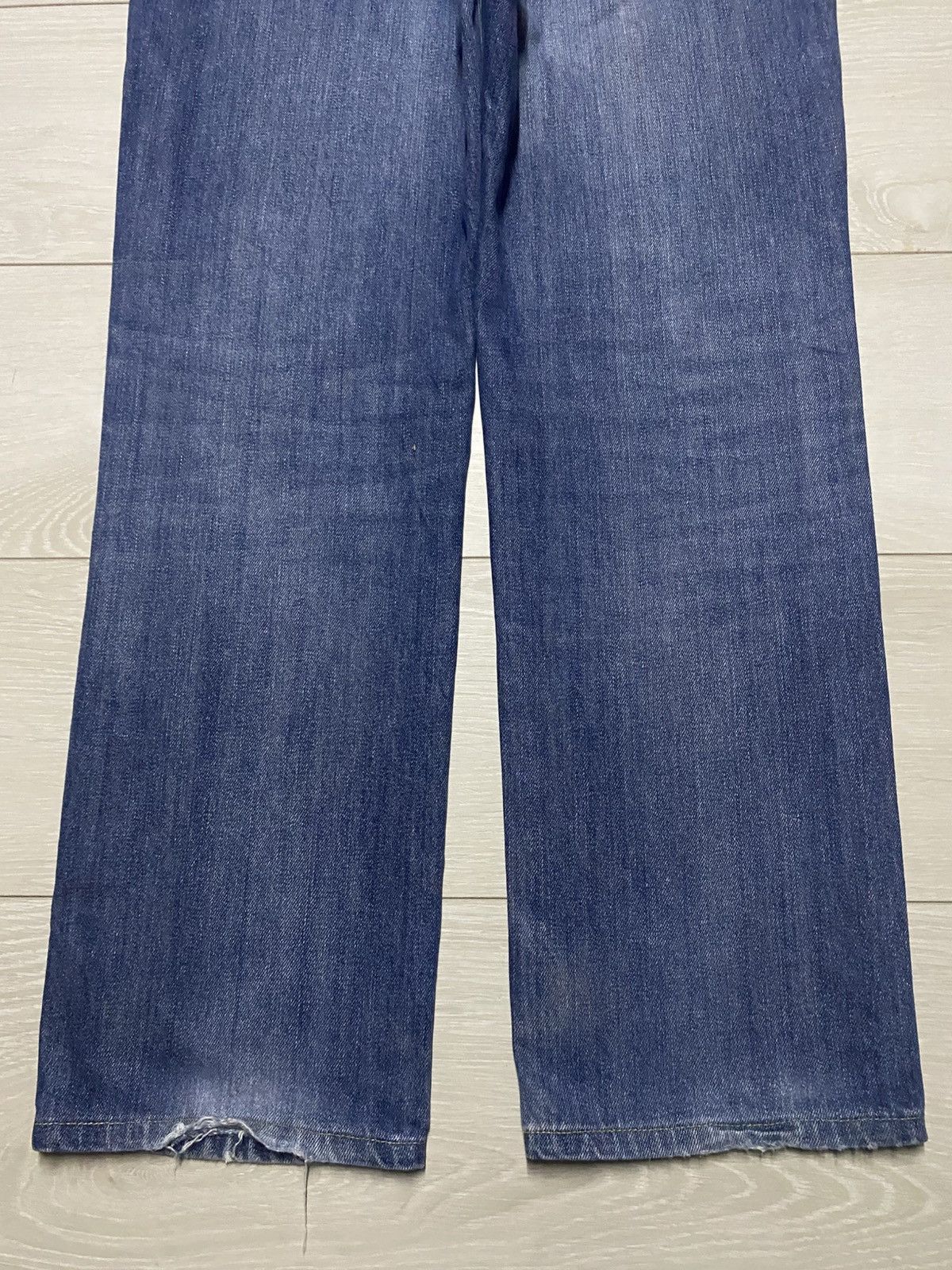 Uniqlo Vintage uniqlo Blue Wash Distressed Loose Jeans Size US 35 - 3 Thumbnail