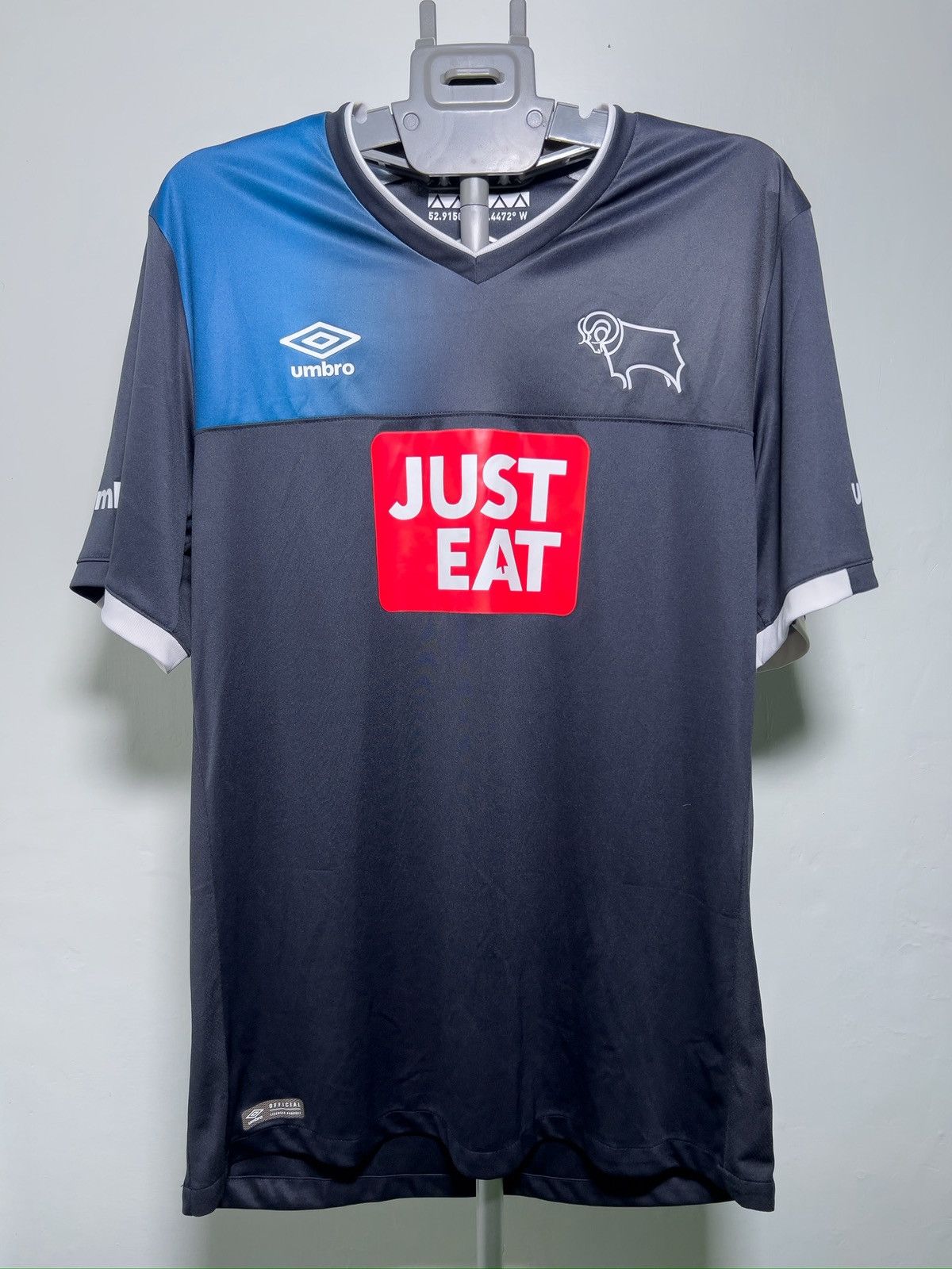 Umbro Umbro Derby County 2016-2017 Away Jersey Size US L / EU 52-54 / 3 - 1 Thumbnail