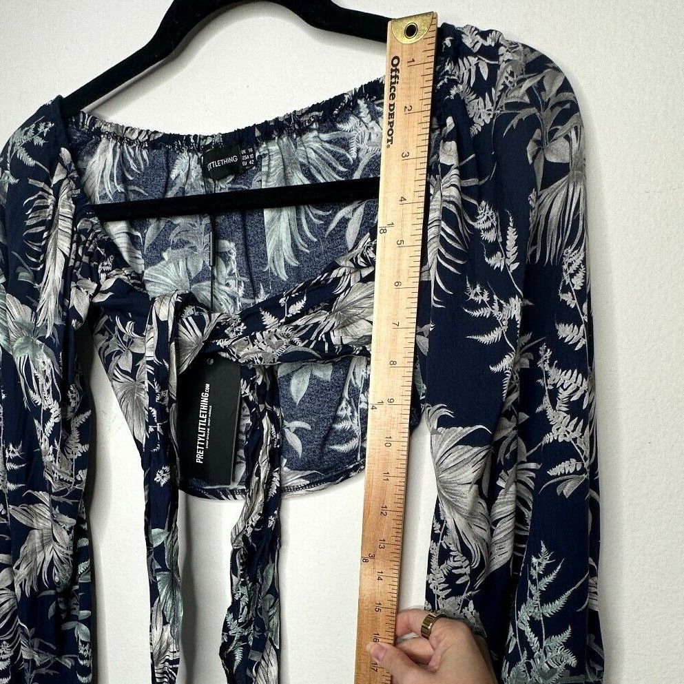 Other NWT PrettyLittleThing Blue Print Tie Bell Sleeve Crop10 Size L / US 10 / IT 46 - 10 Thumbnail