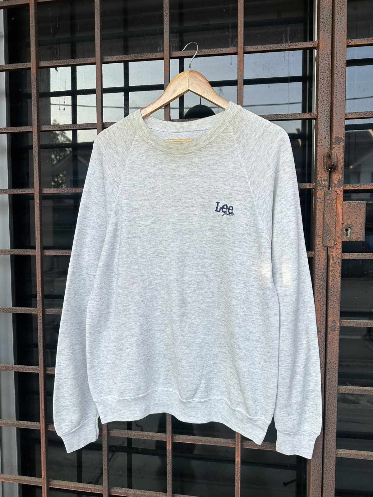 Vintage Vintage Lee THRASHED Plain Crewneck Size US L / EU 52-54 / 3 - 3 Thumbnail