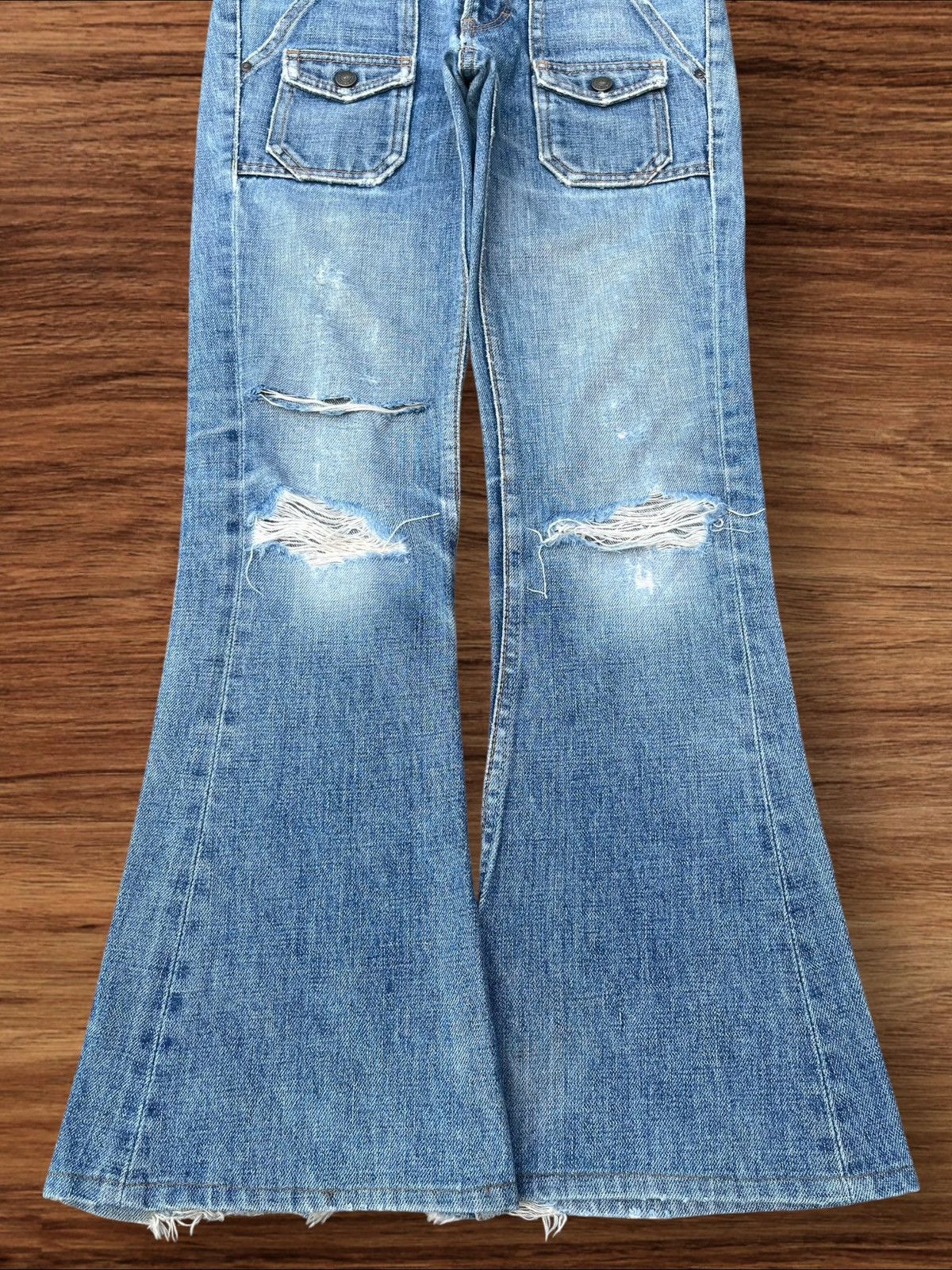 Japanese Brand Vintage Japanese Brand Bell Bottom Distressed Flare Jeans Size 28" / US 6 / IT 42 - 7 Thumbnail