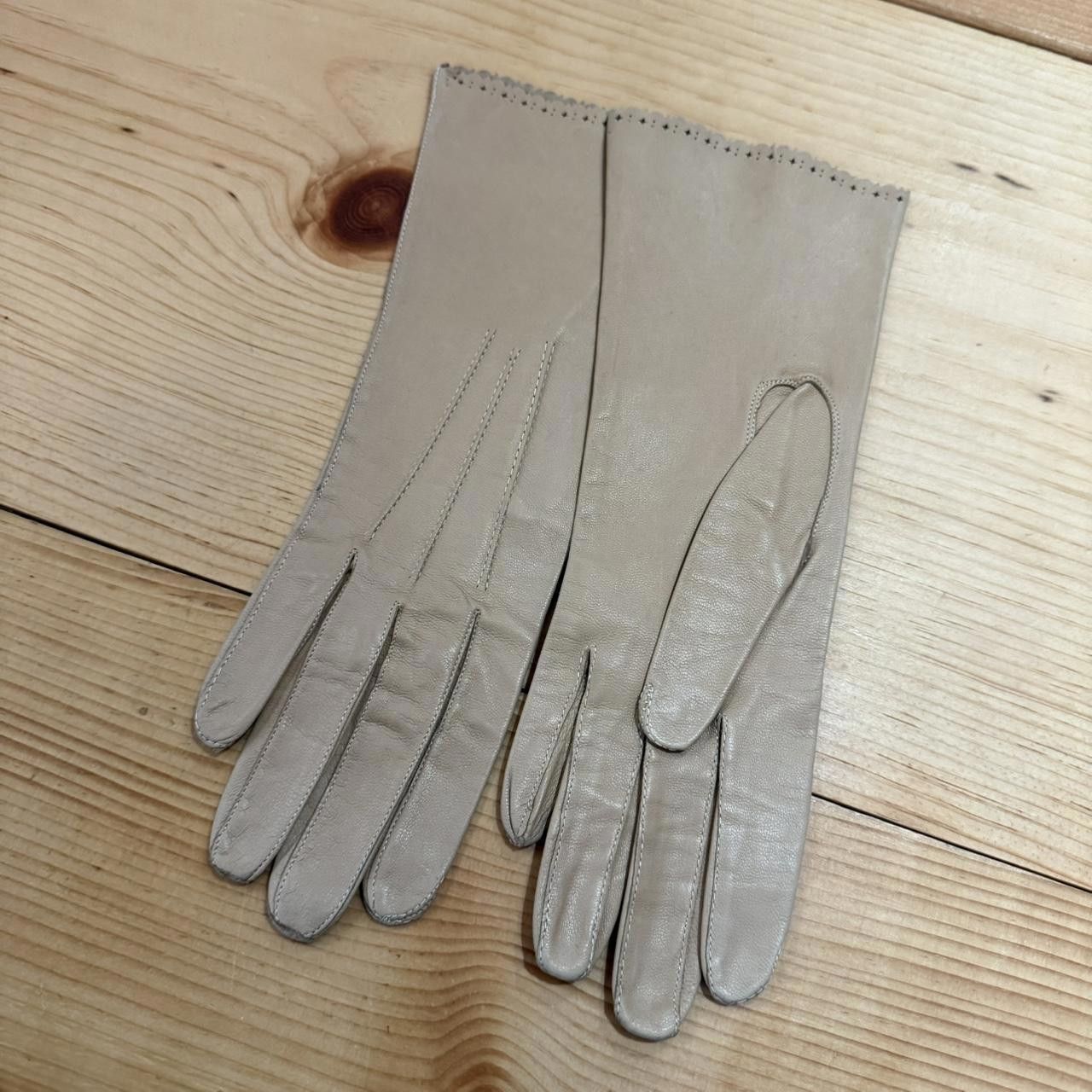 Designer Vintage Women's Tan Leather Gloves Size ONE SIZE - 2 Thumbnail