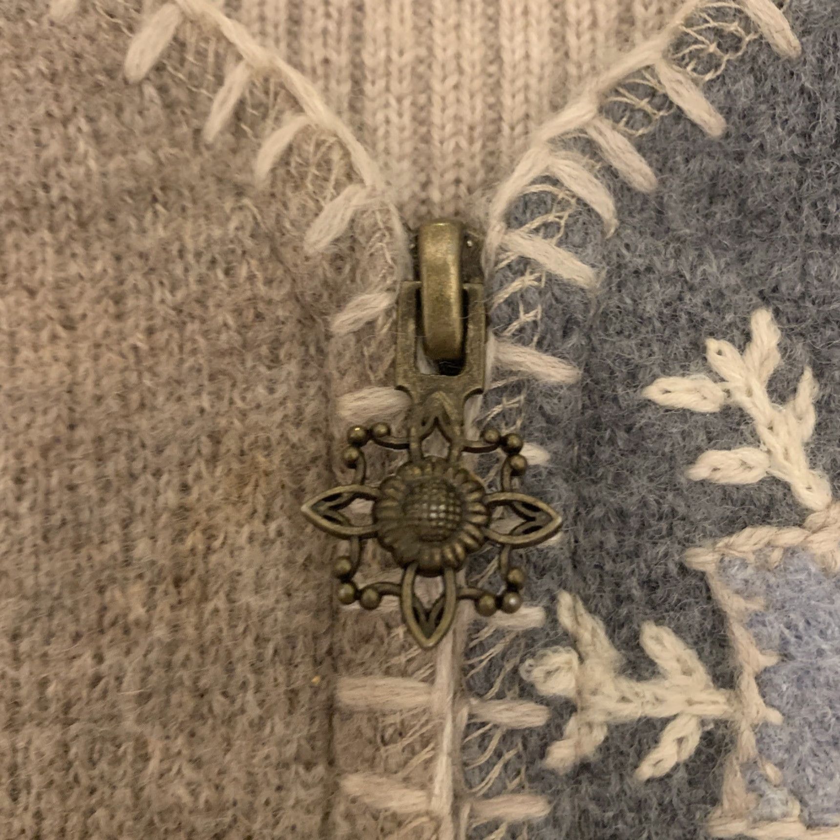 Vintage Woolrich Sweater Vest Womens Size L Blue Gray Wool Winter Snowflake Print V-Neck Geometric Tweed Embroidered Buttons Womens Size L / US 10 / IT 46 - 3 Thumbnail