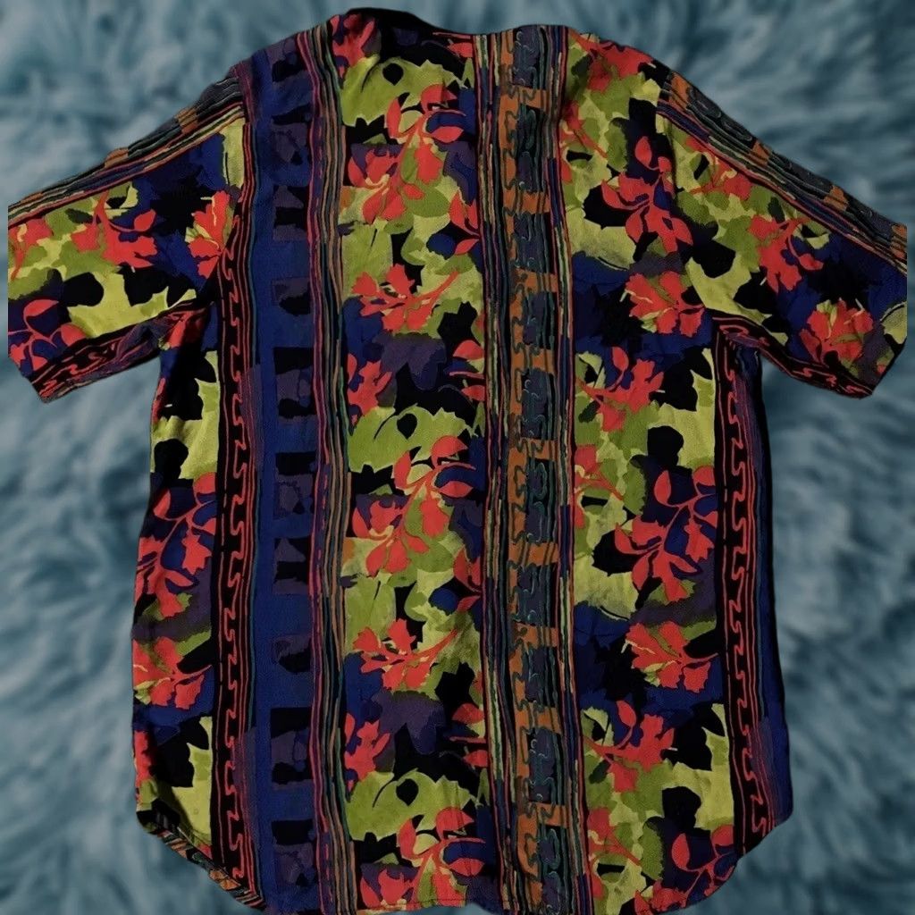 Vintage VINTAGE All Over Print Shirt L Blue Floral Pattern Short Sleeve Button-Up Unisex Adults 90s Abstract Art Surf Skate Grunge Vaporwave Size L / US 10 / IT 46 - 1 Thumbnail