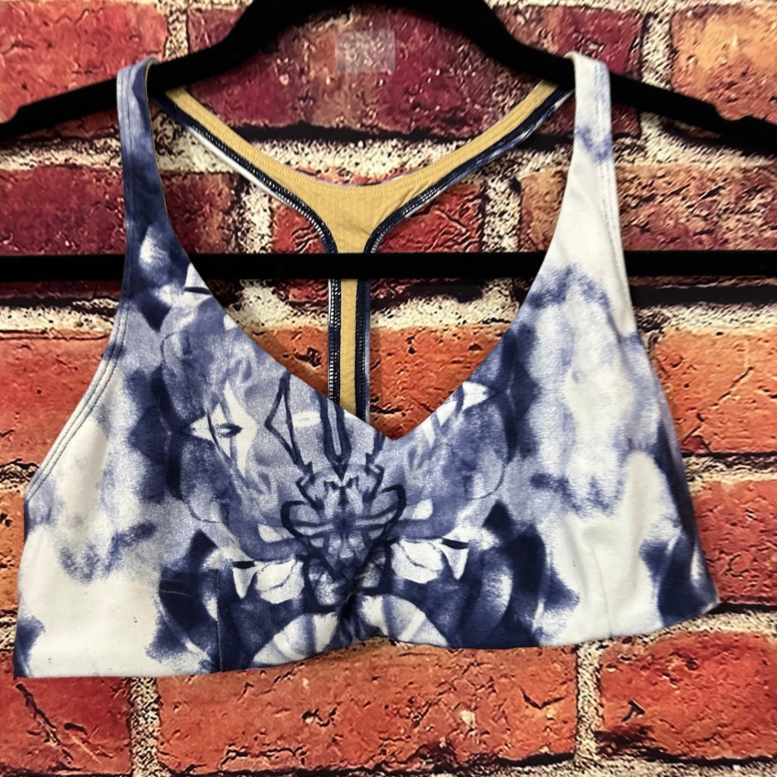 Lululemon lululemon sports bra size 8 Size M / US 6-8 / IT 42-44 - 2 Thumbnail